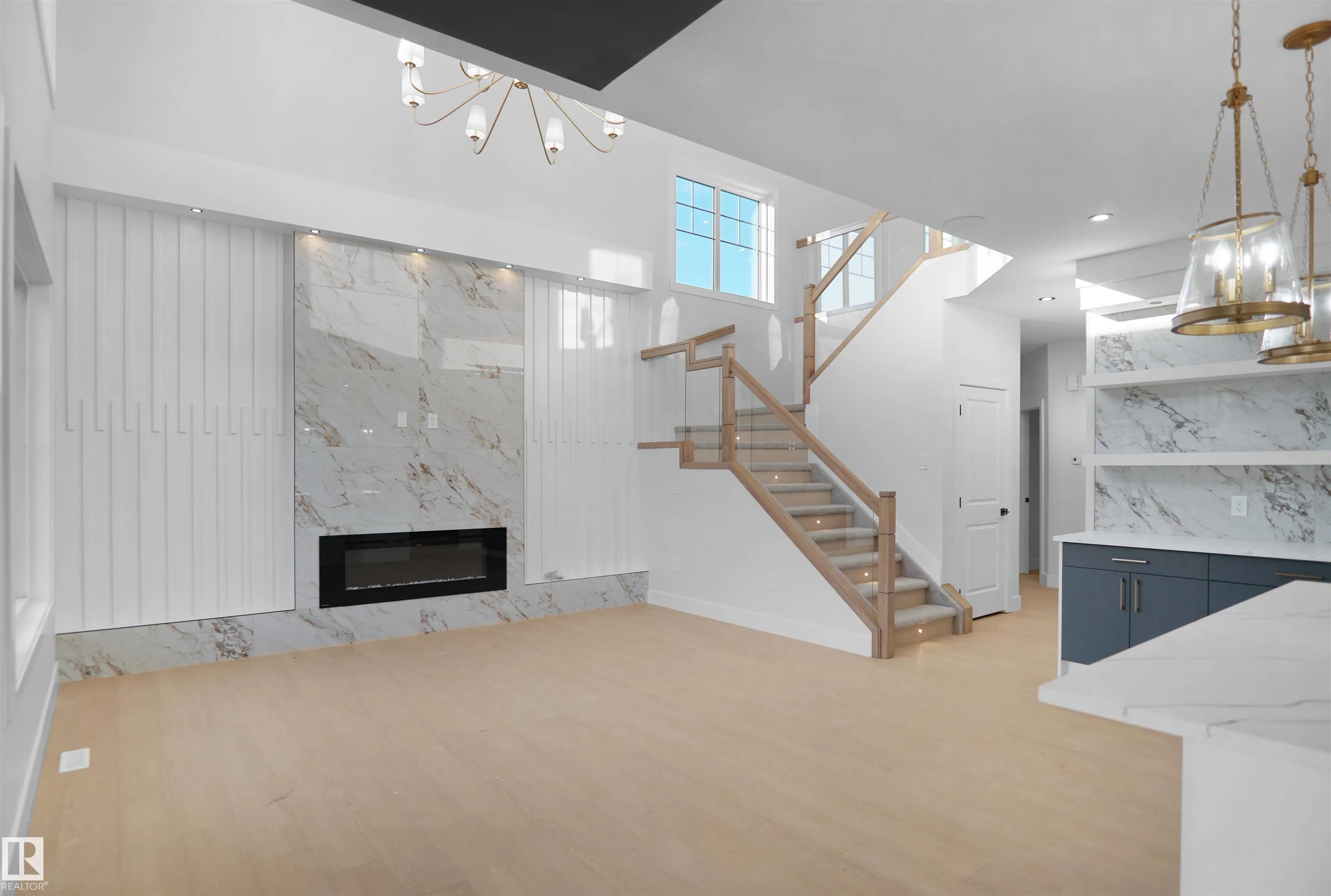 6224 29 AVE SW