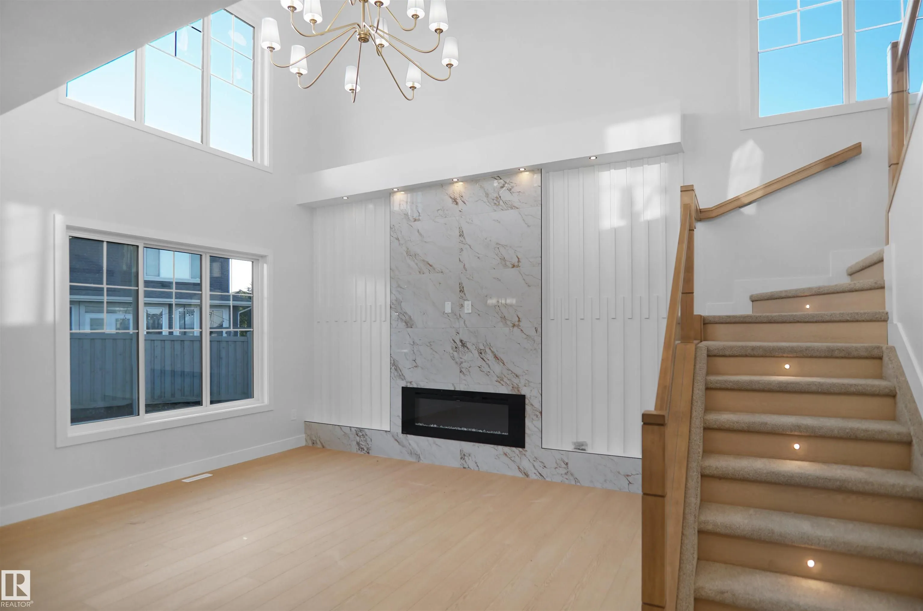 6224 29 AVE SW