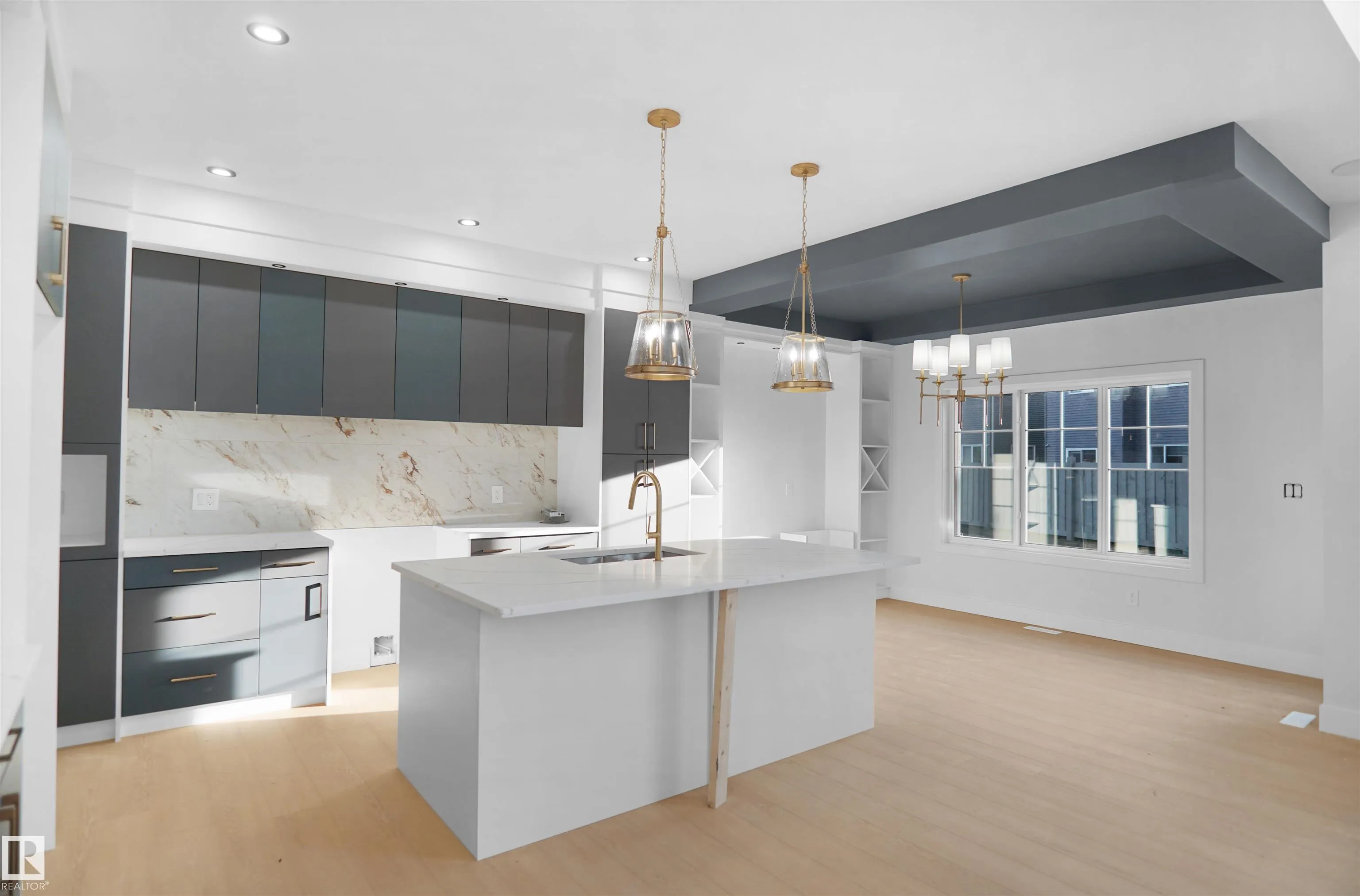 6224 29 AVE SW