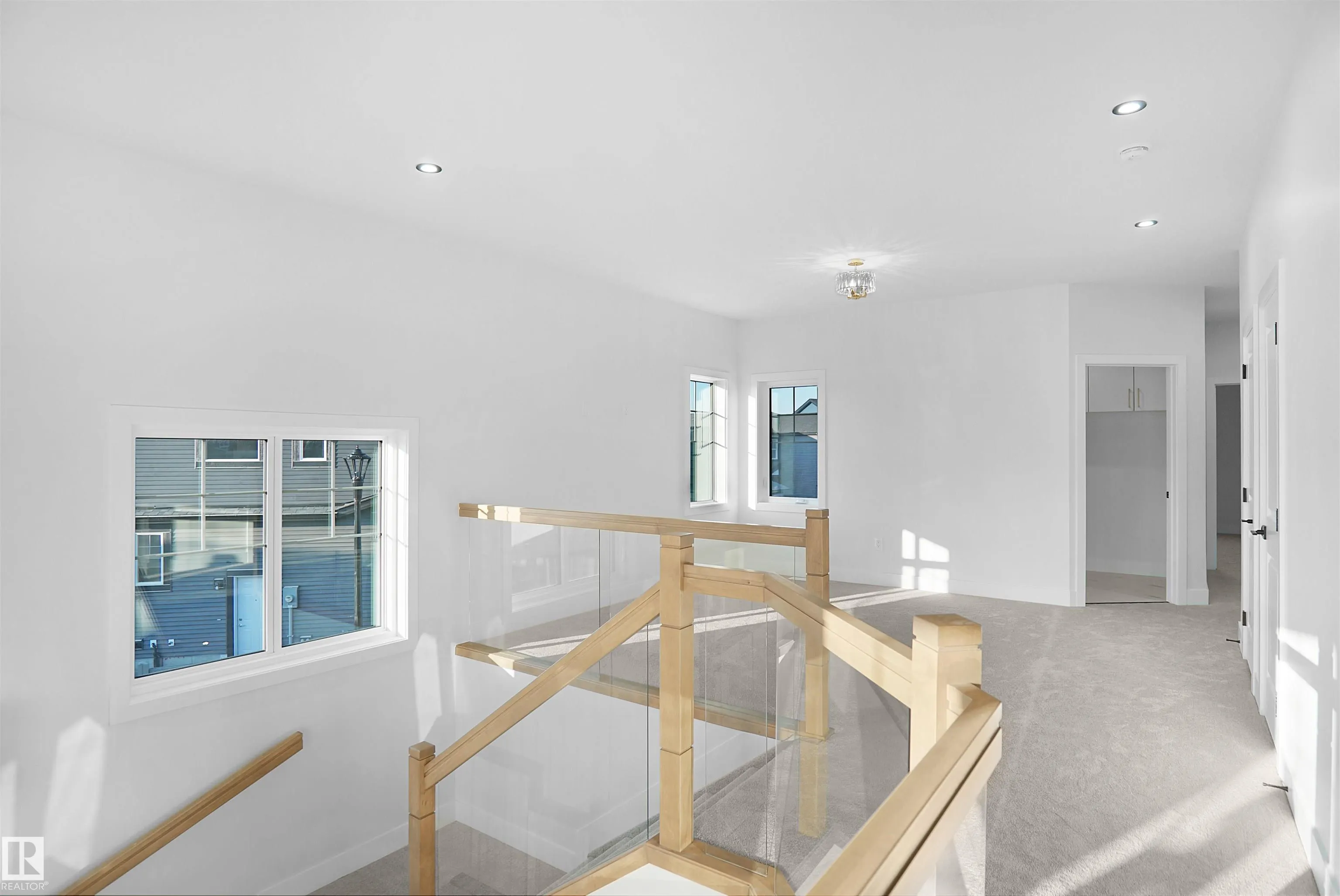 6224 29 AVE SW