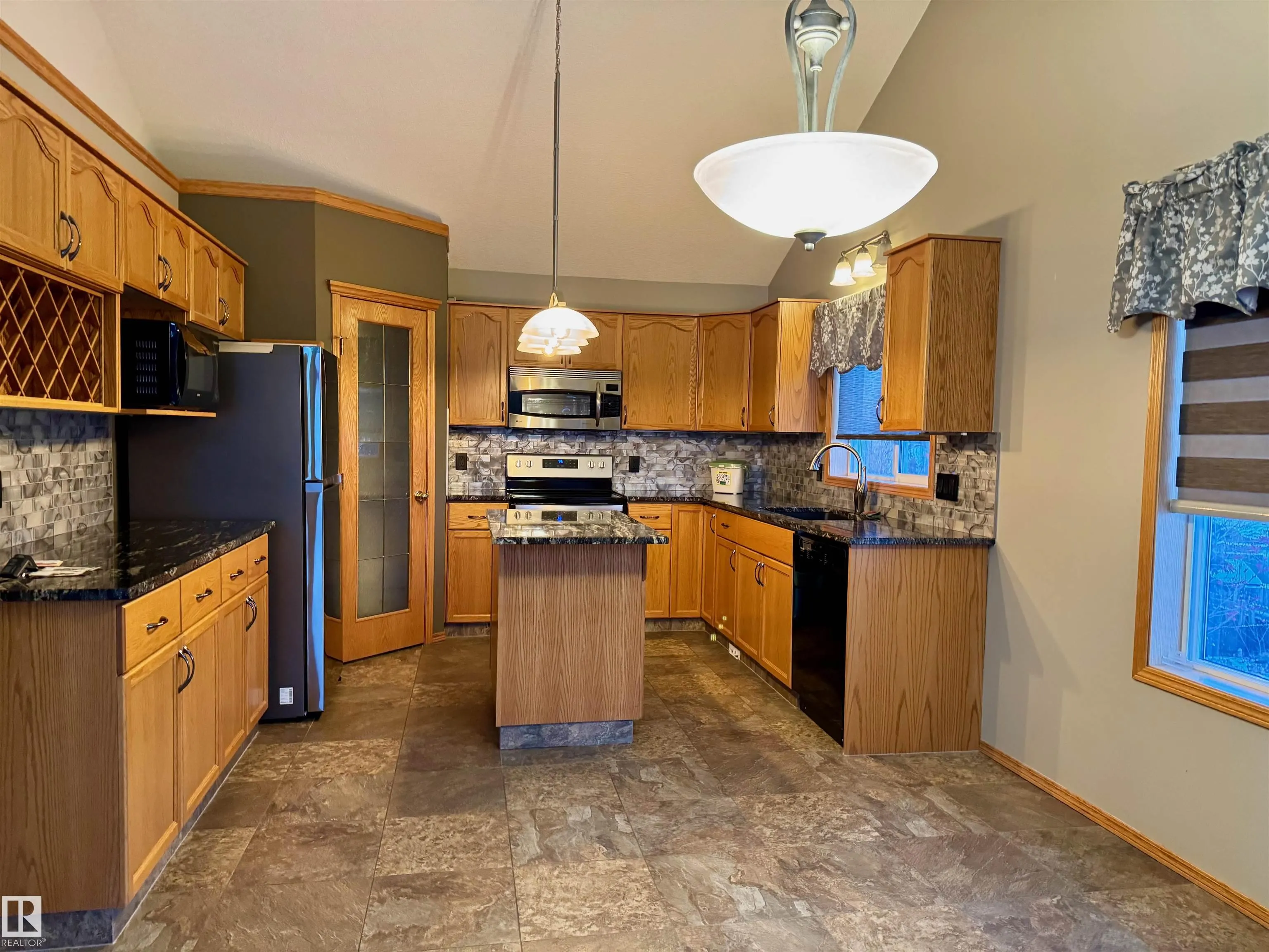 17 WOODHAVEN Close