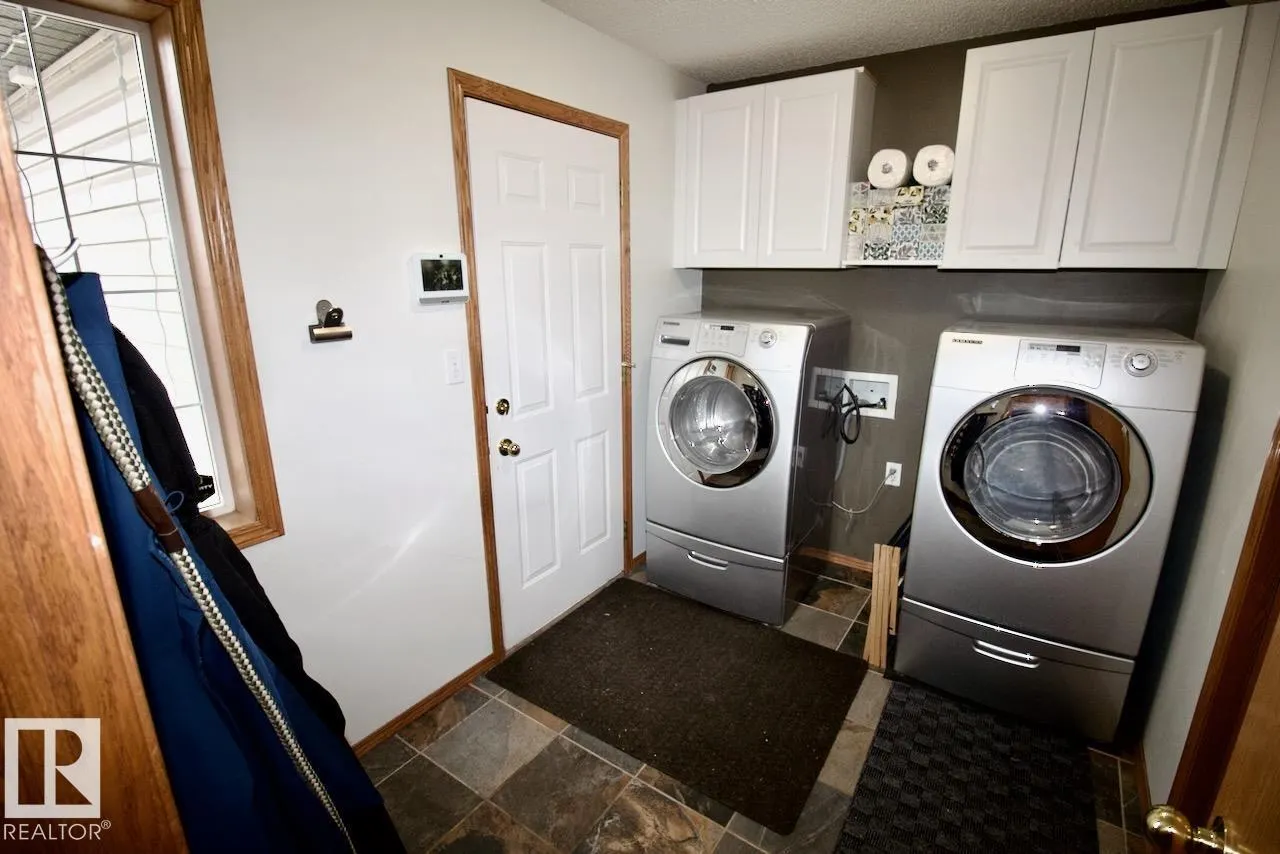 17 WOODHAVEN Close