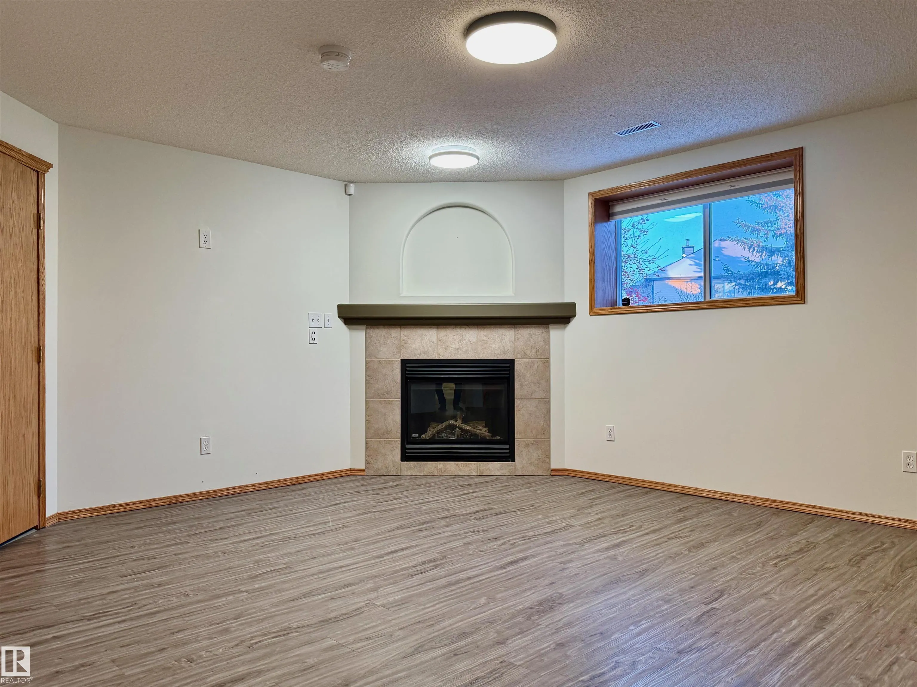 17 WOODHAVEN Close