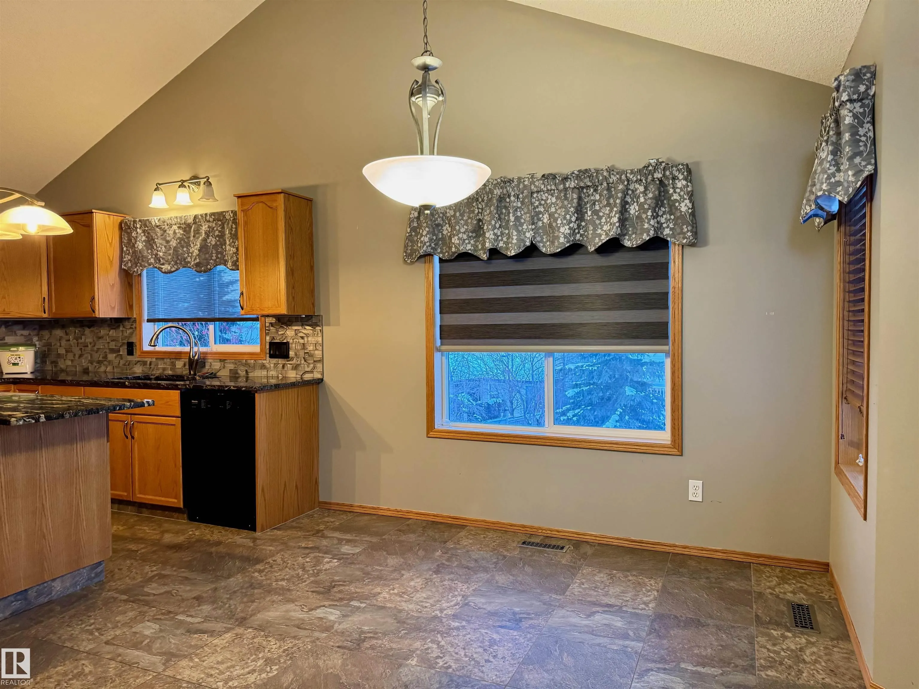 17 WOODHAVEN Close