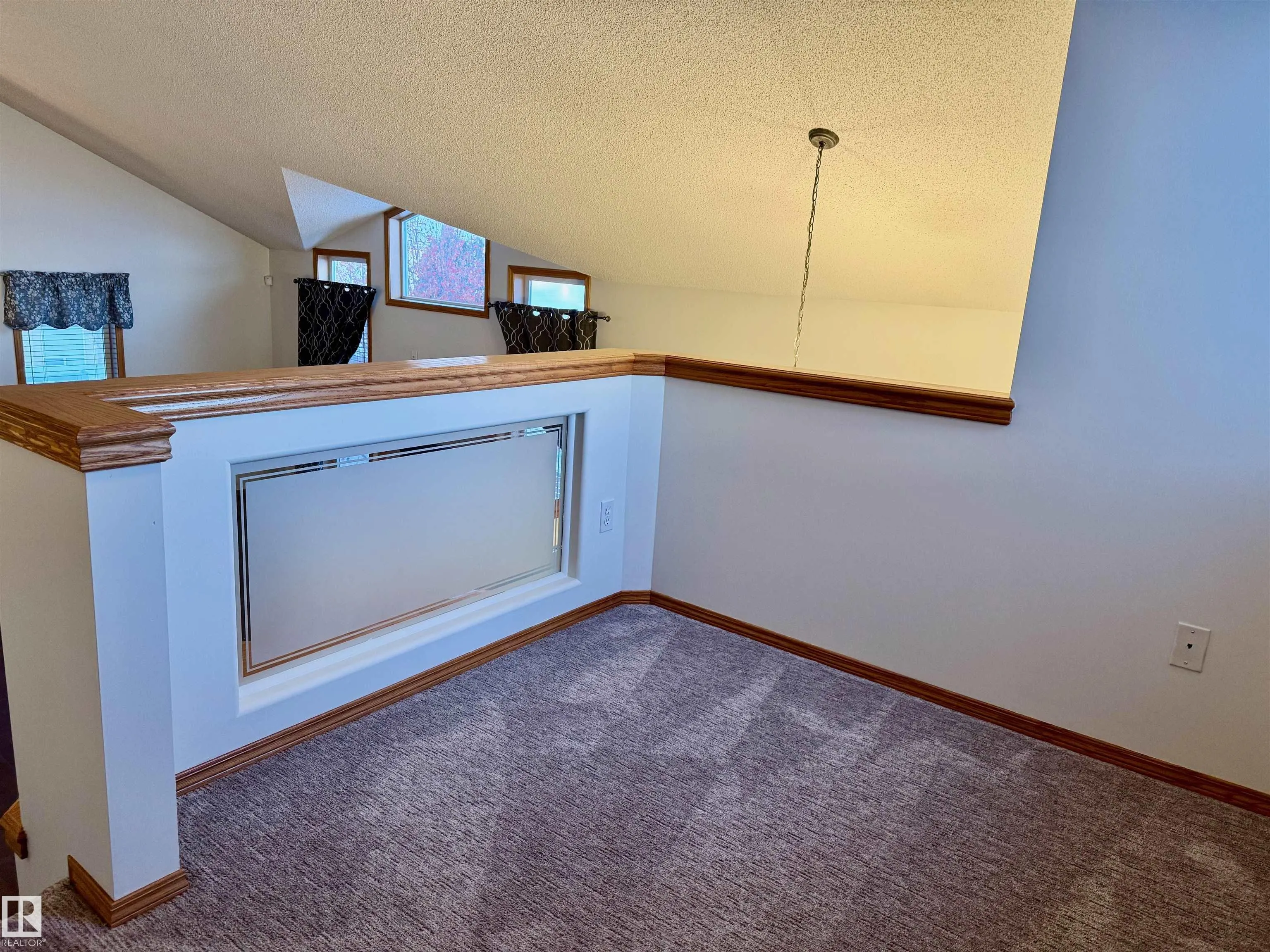 17 WOODHAVEN Close