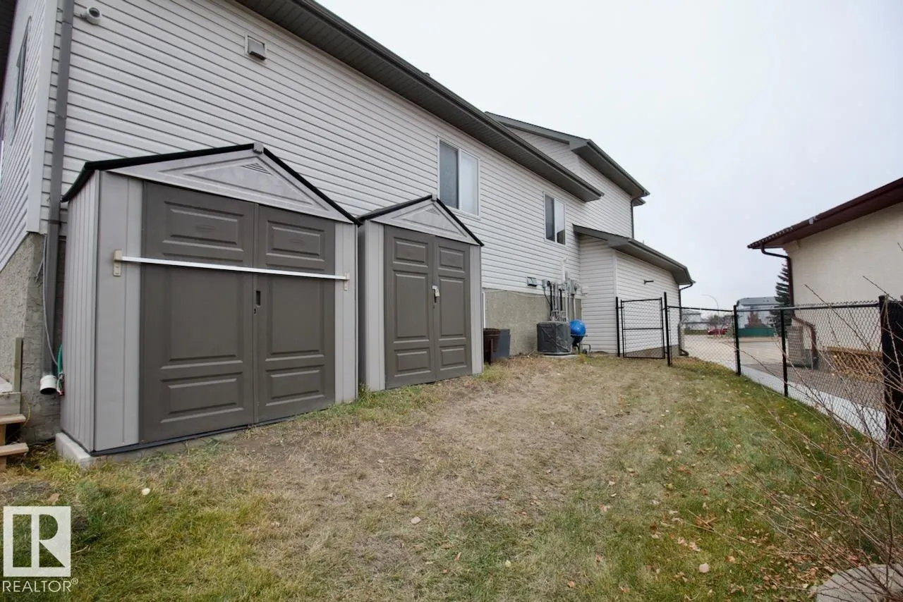 17 WOODHAVEN Close