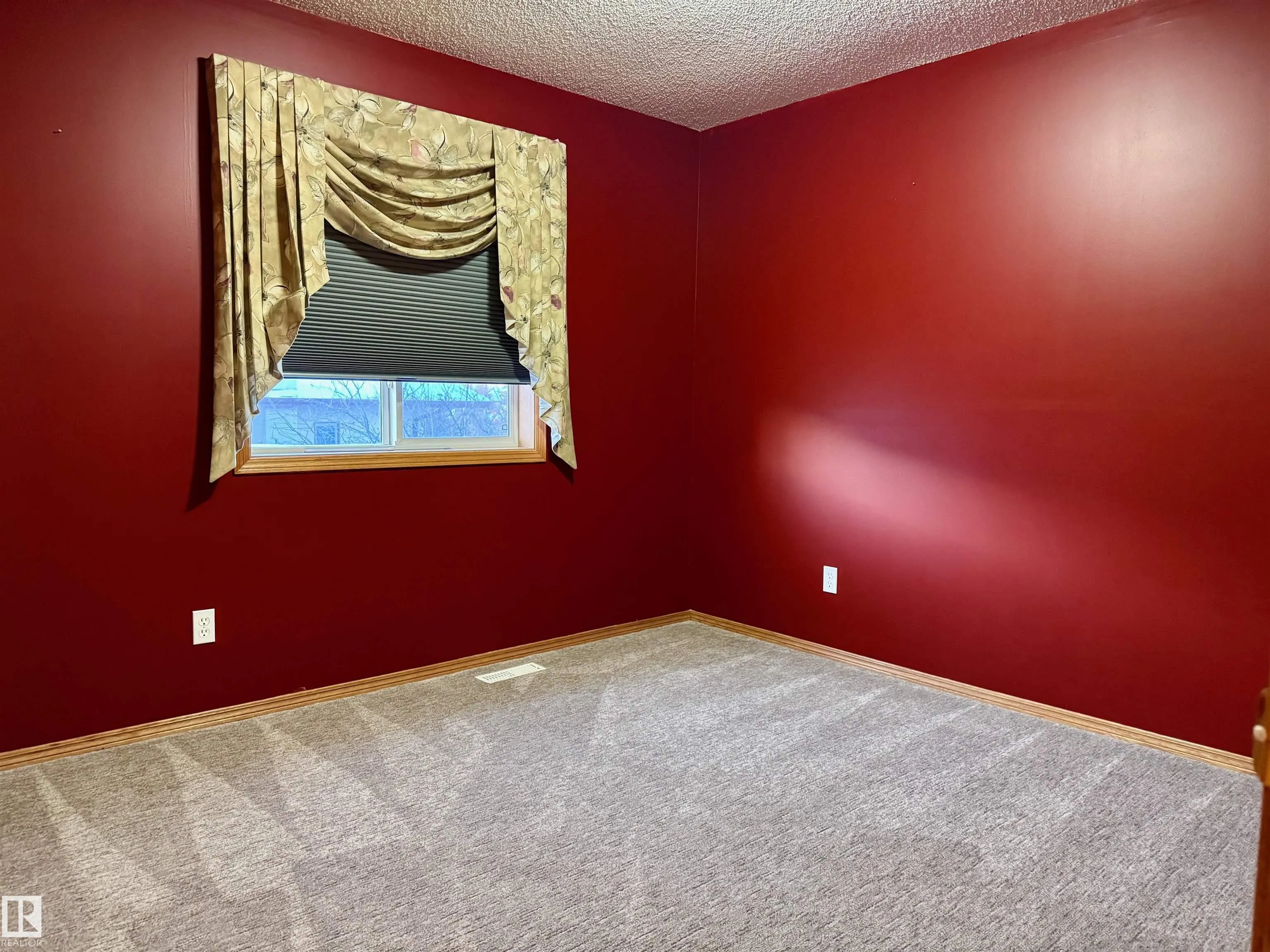 17 WOODHAVEN Close