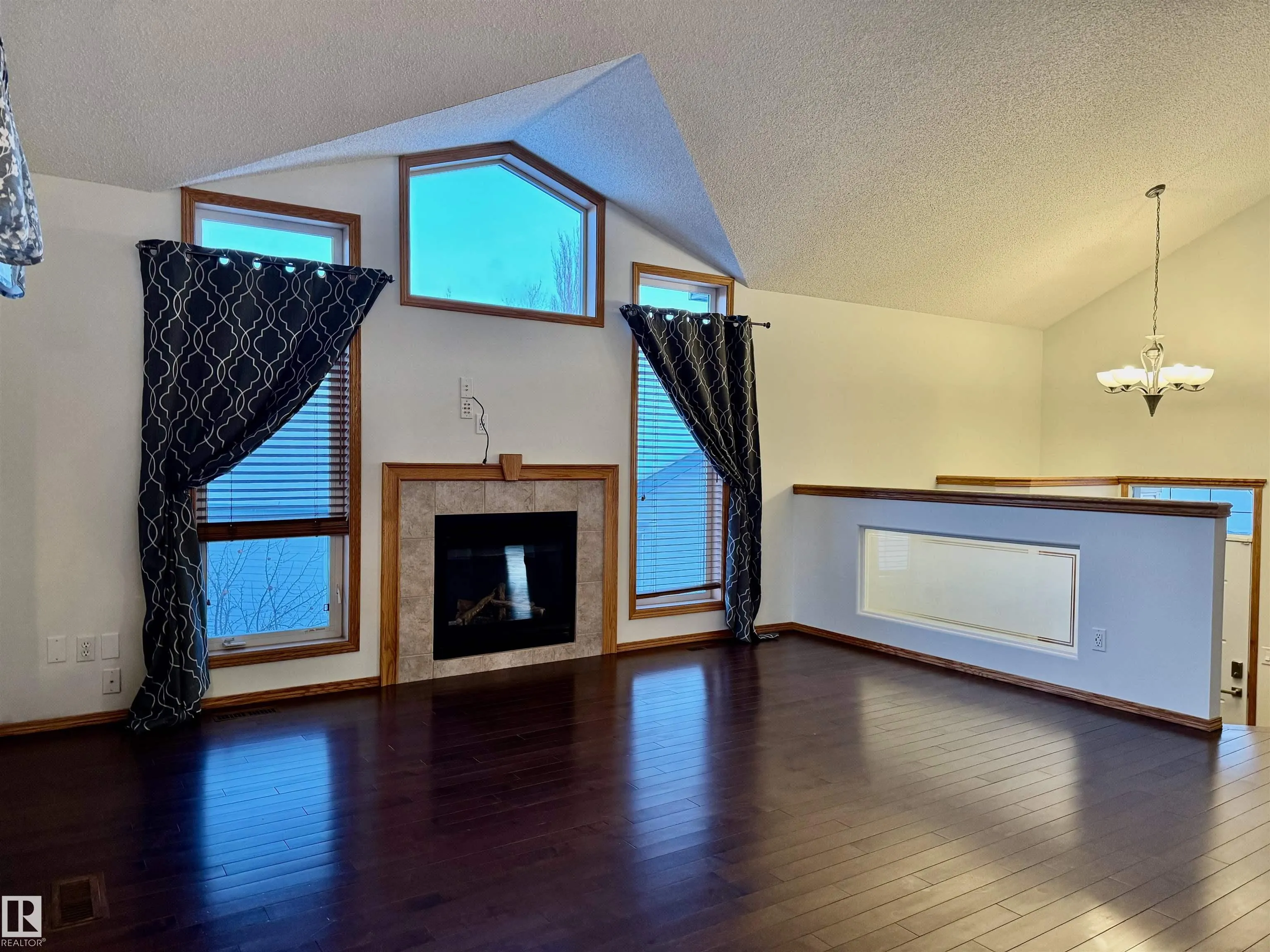 17 WOODHAVEN Close