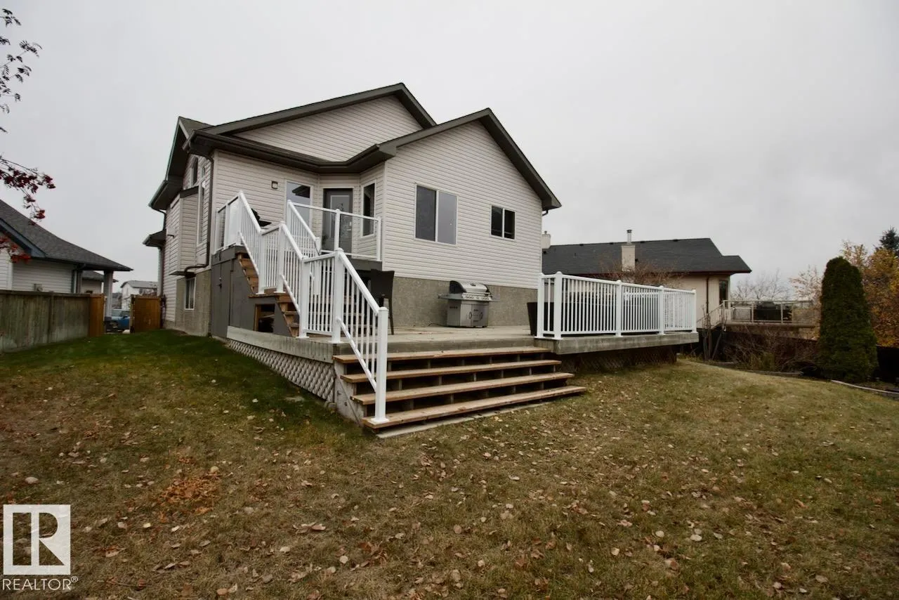 17 WOODHAVEN Close