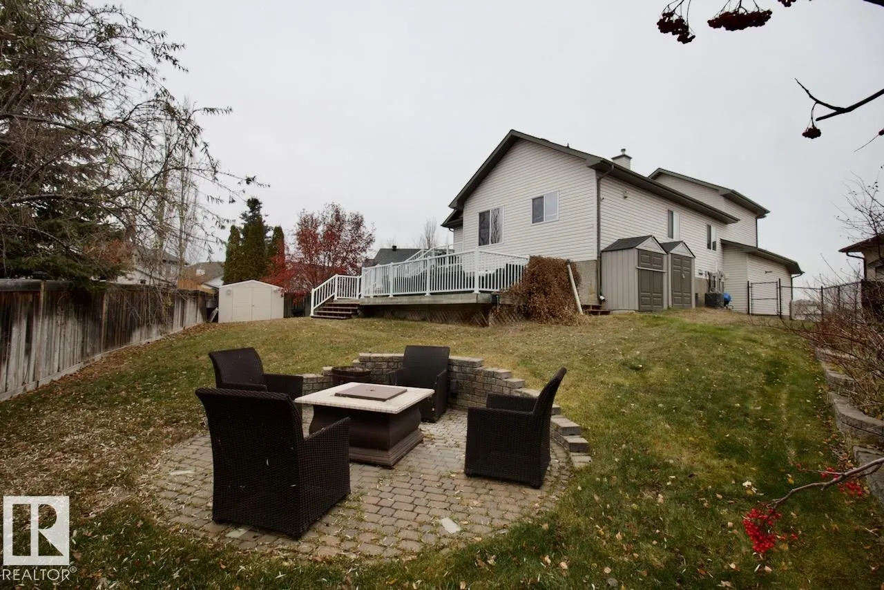 17 WOODHAVEN Close