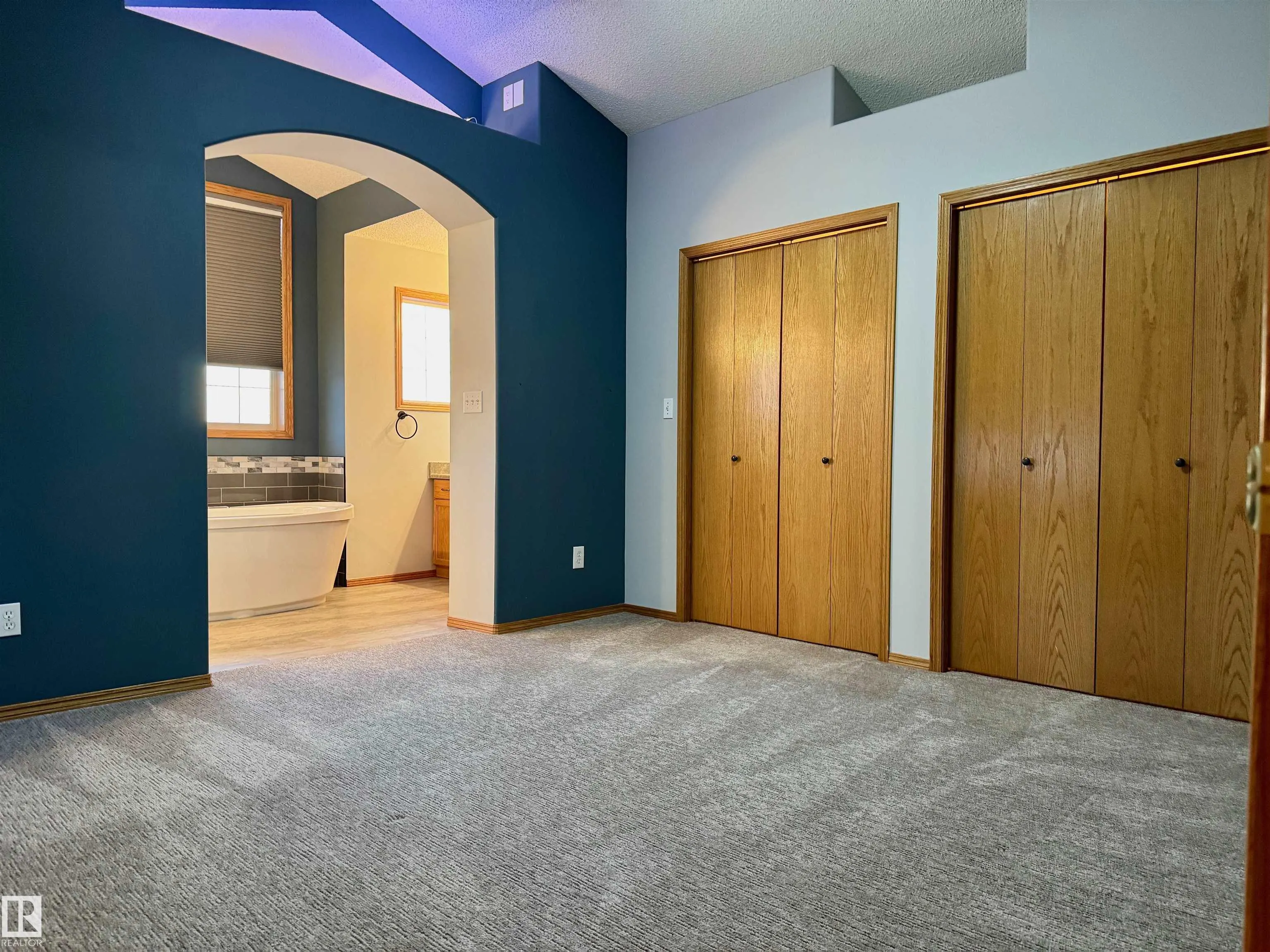 17 WOODHAVEN Close