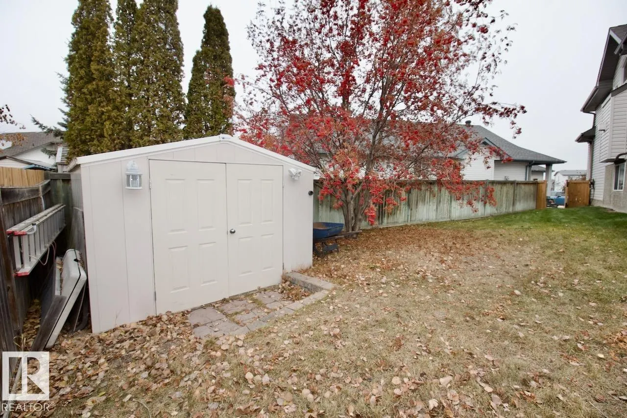 17 WOODHAVEN Close