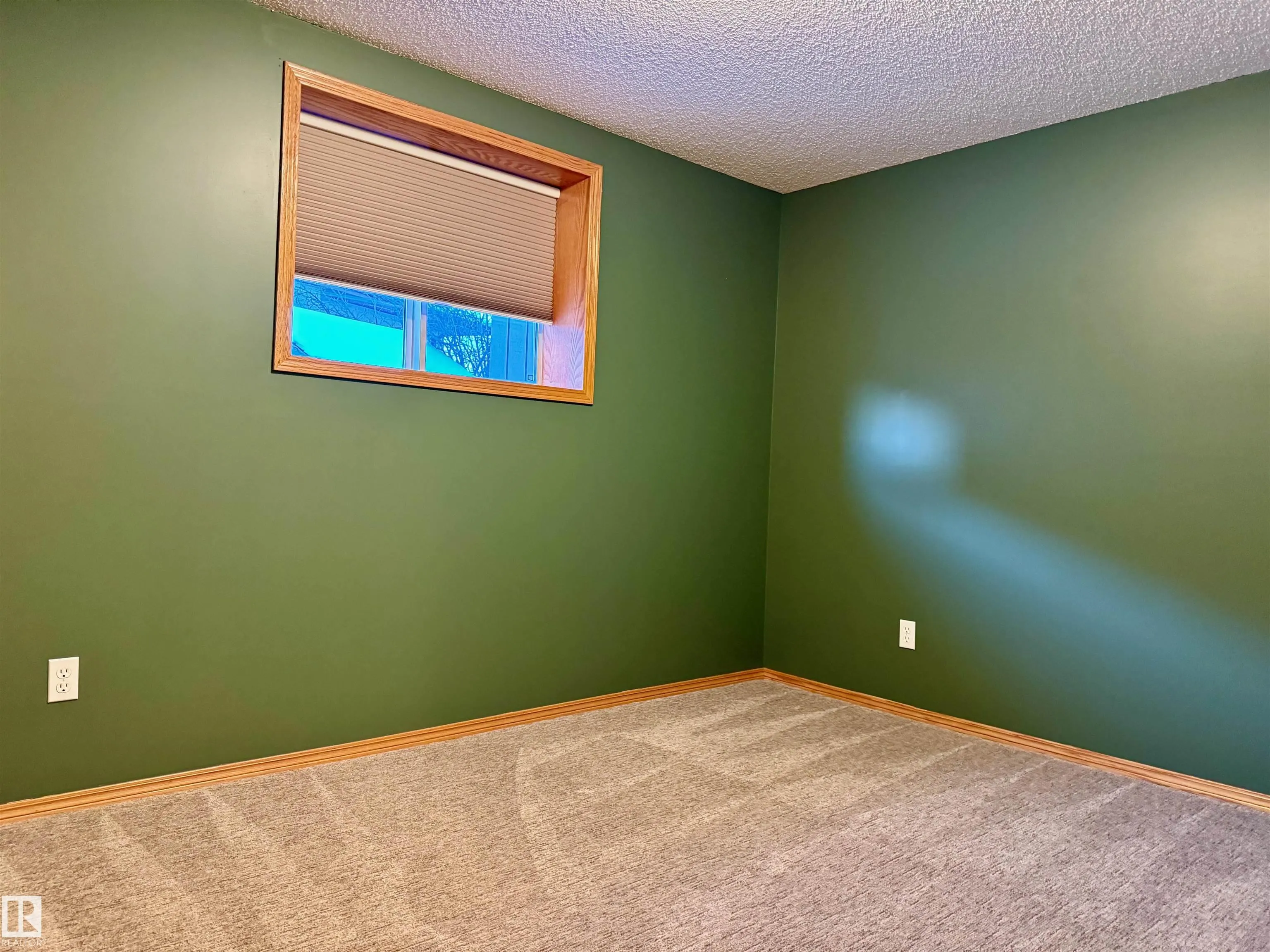 17 WOODHAVEN Close