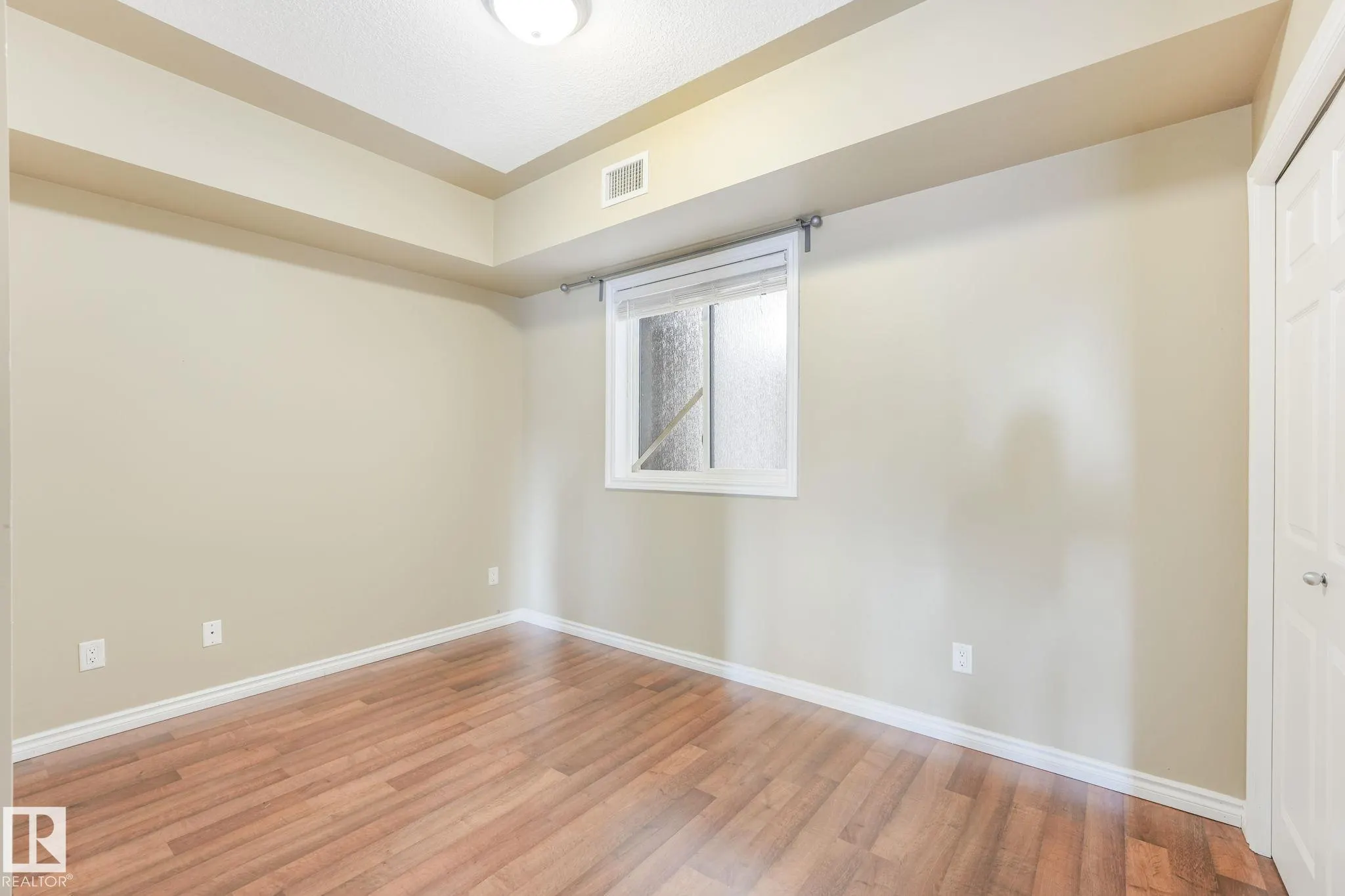 10606 102 Avenue