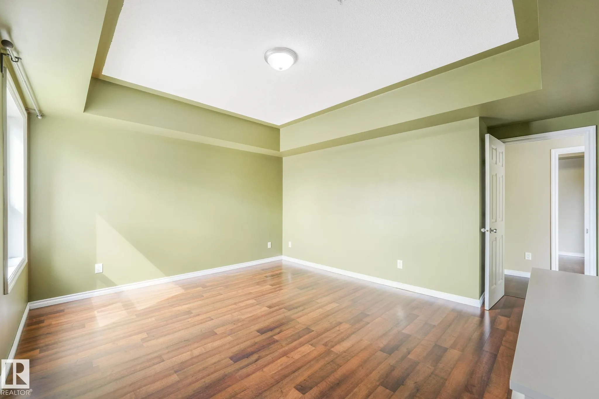 10606 102 Avenue