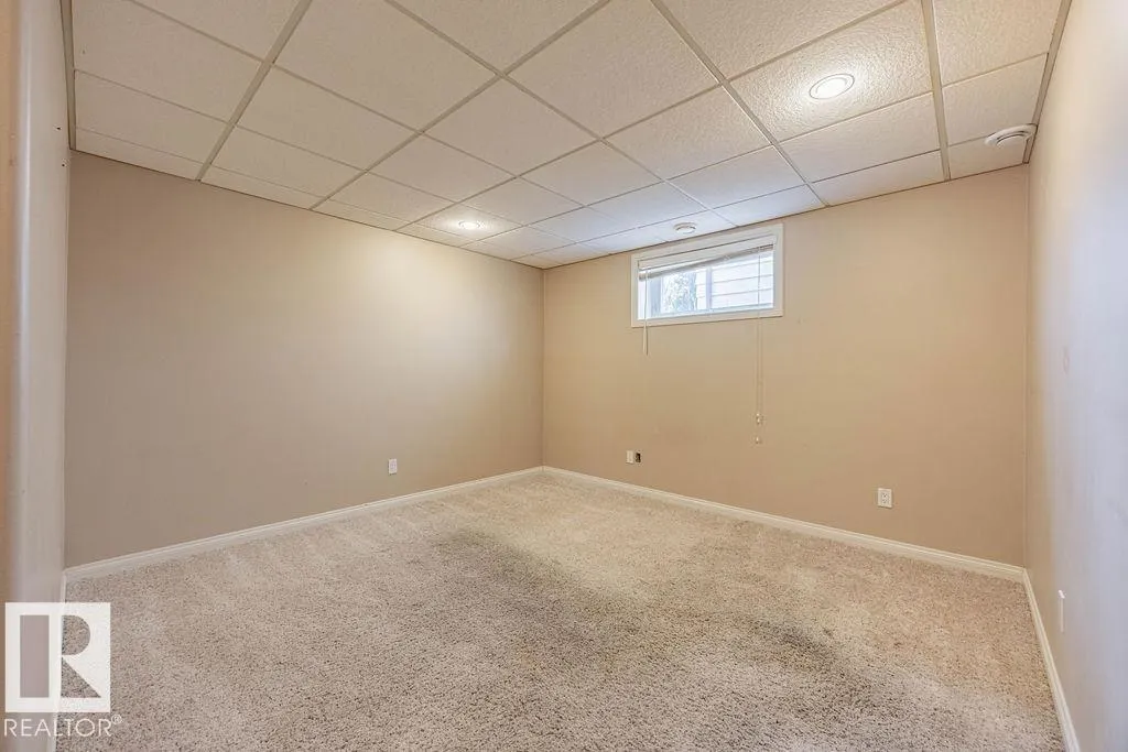 5026 53 Ave