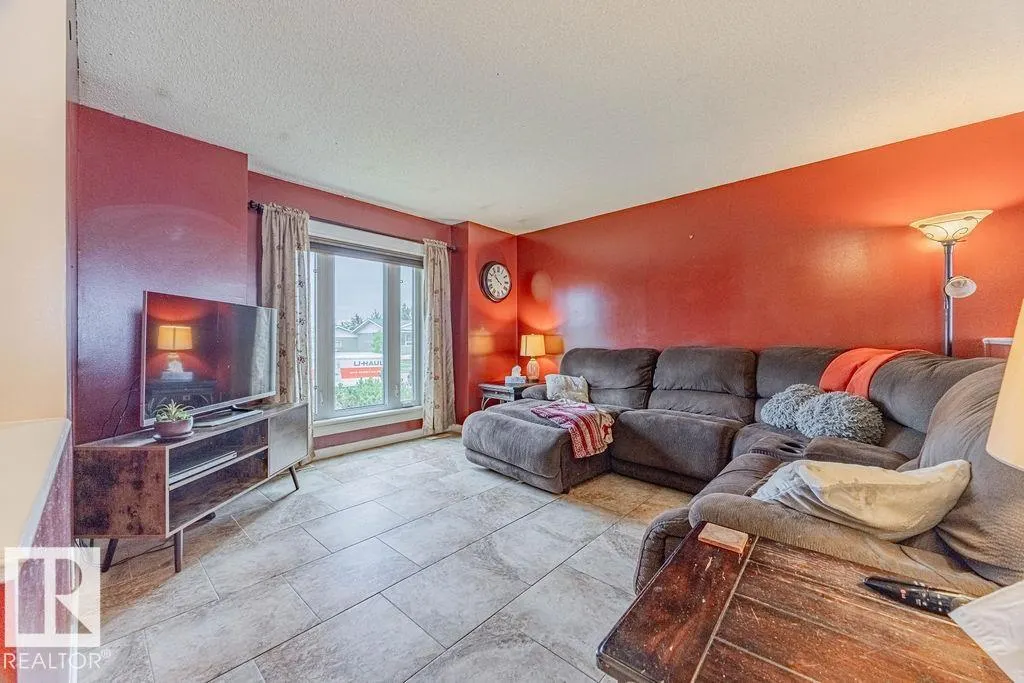 5026 53 Ave