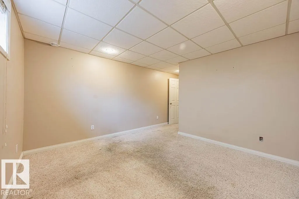 5026 53 Ave