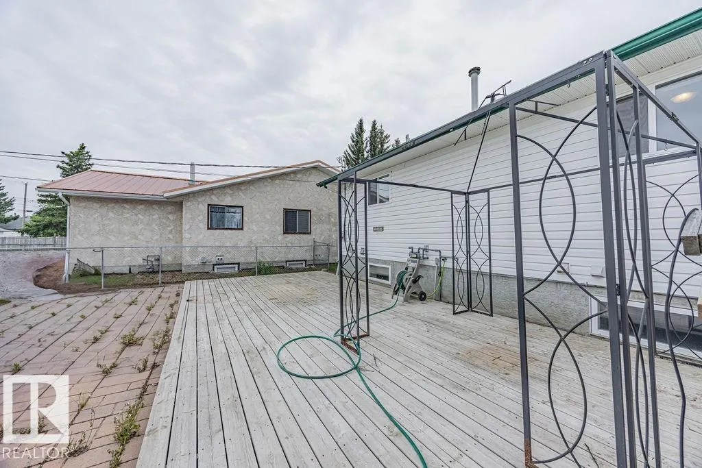 5026 53 Ave