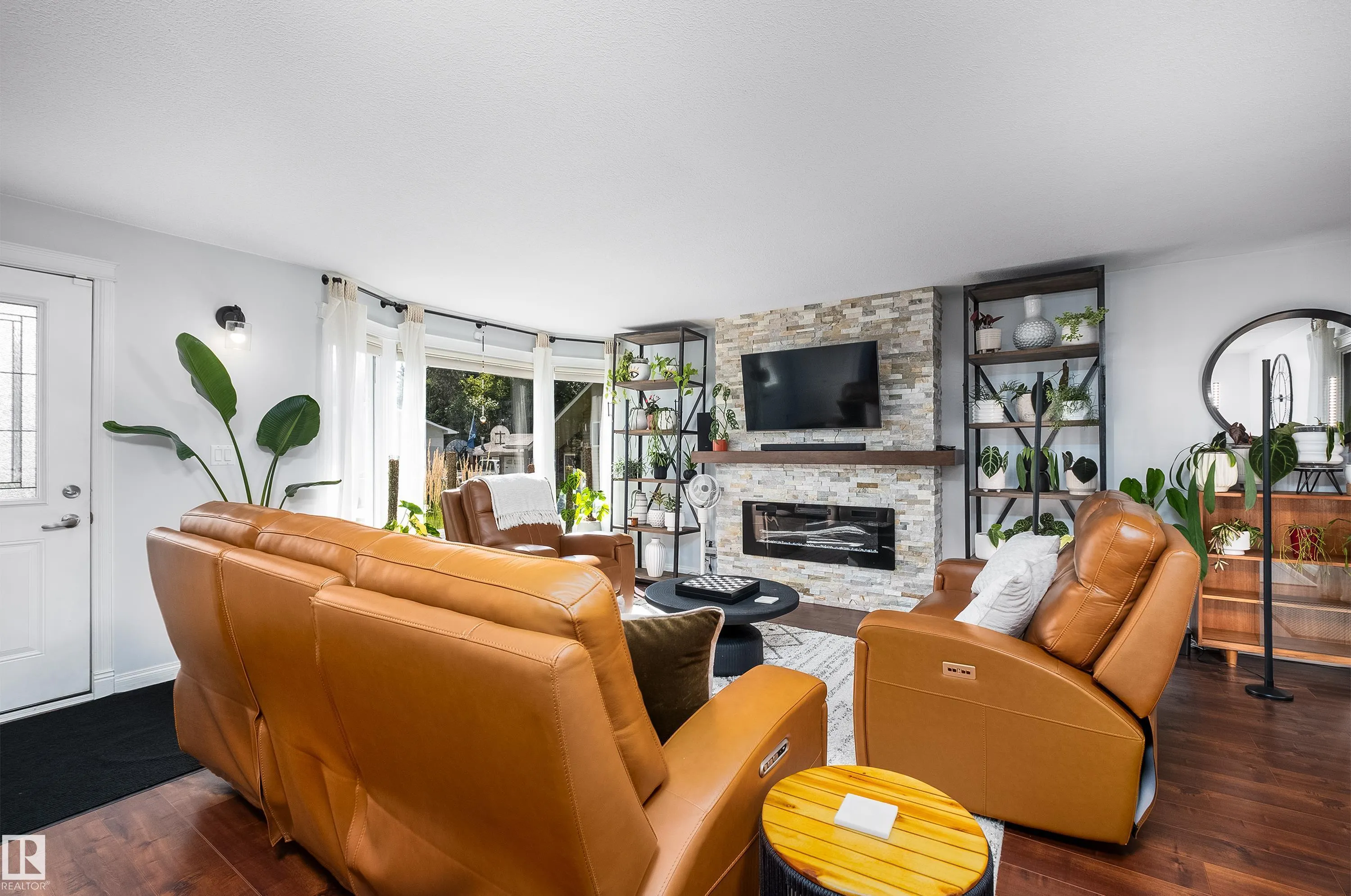 6 GOSSETT Place