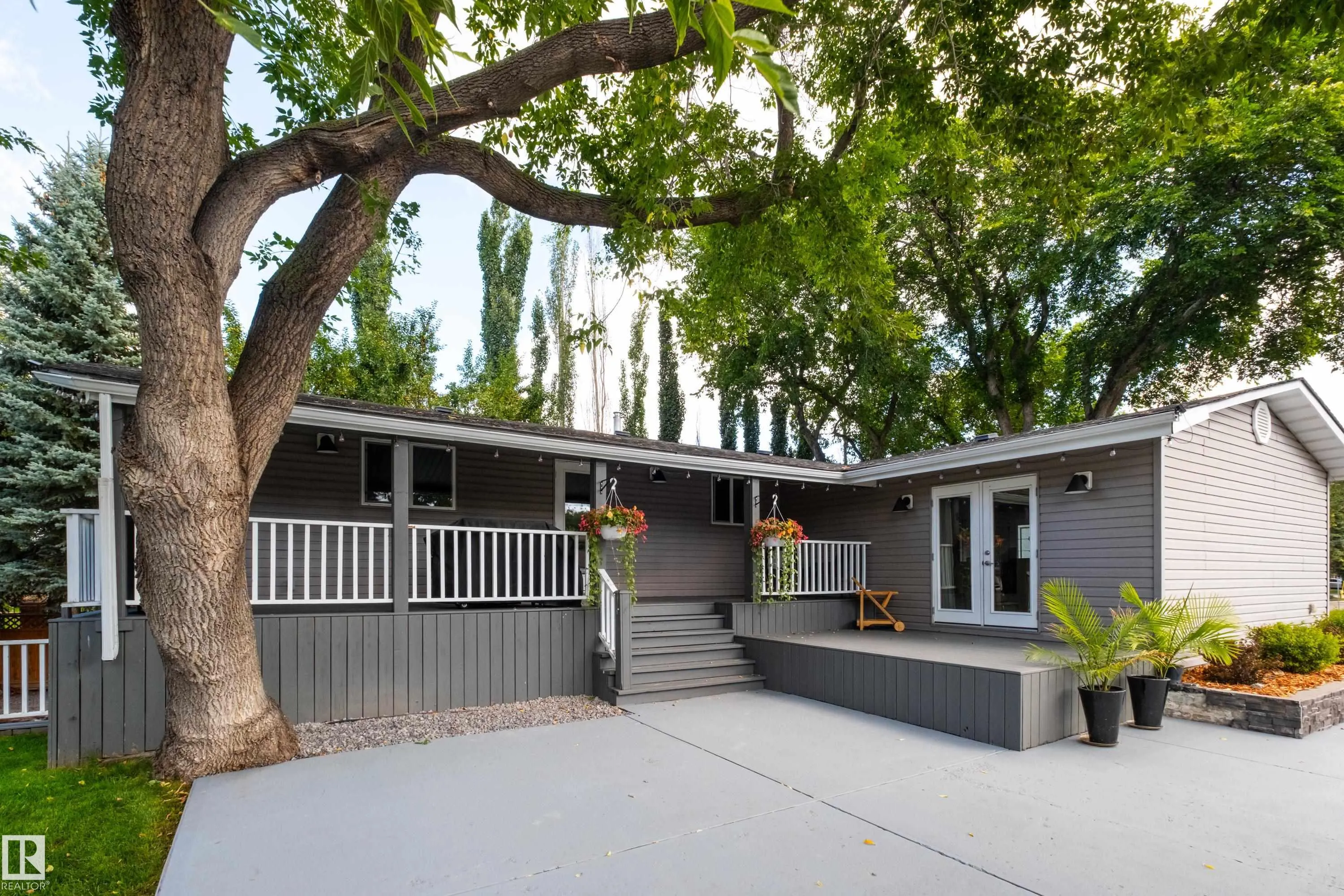 6 GOSSETT Place