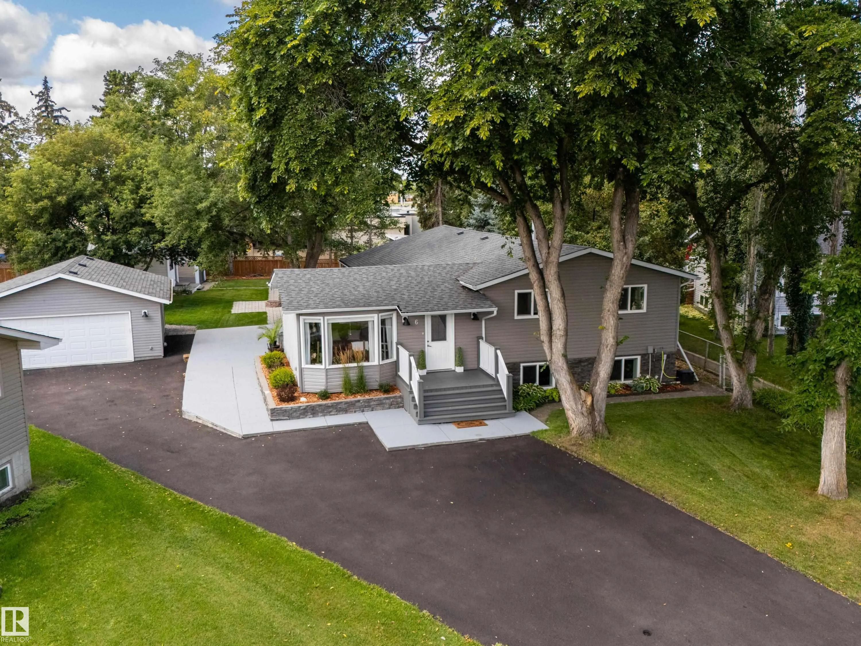 6 GOSSETT Place