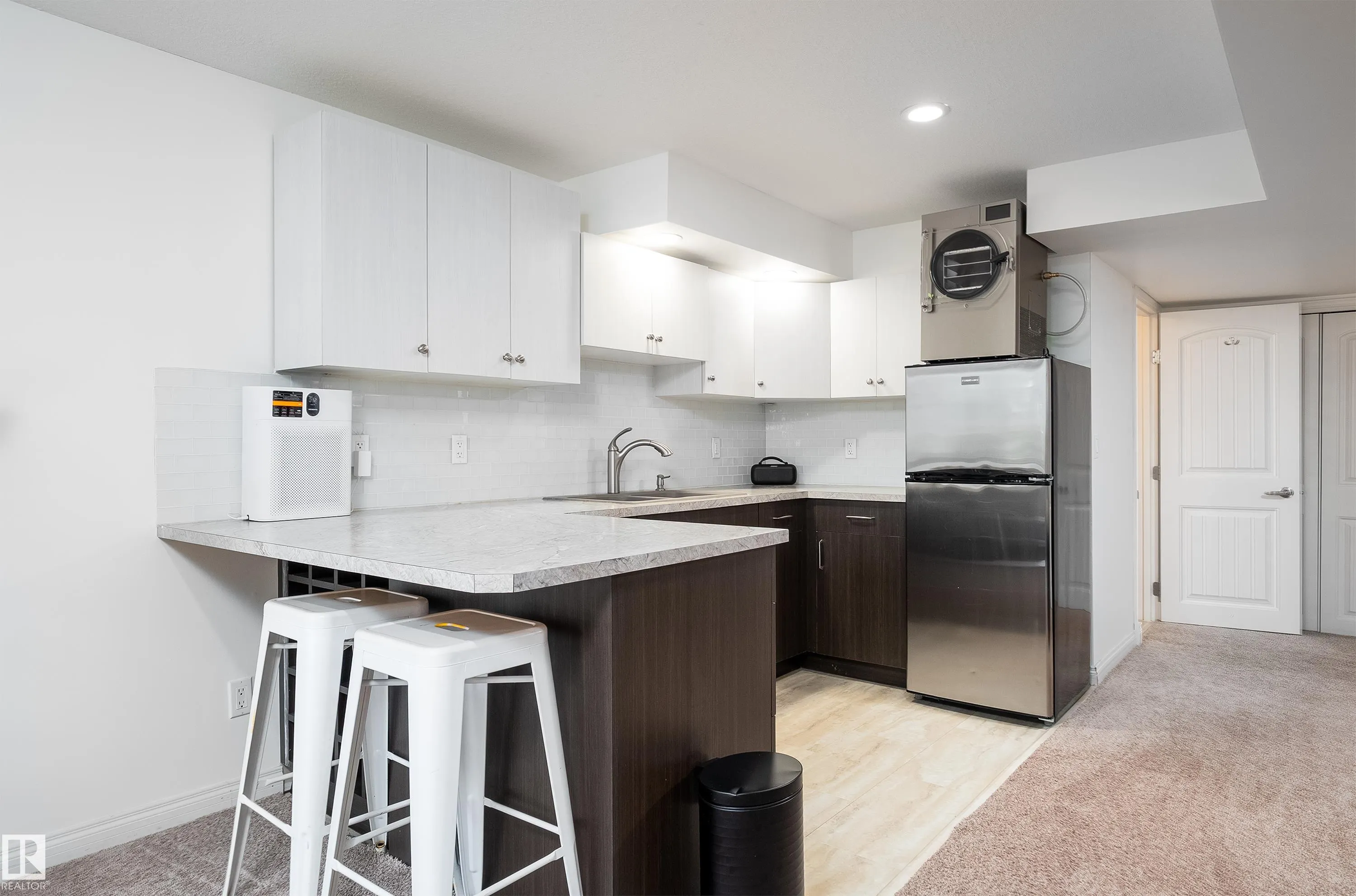 6 GOSSETT Place