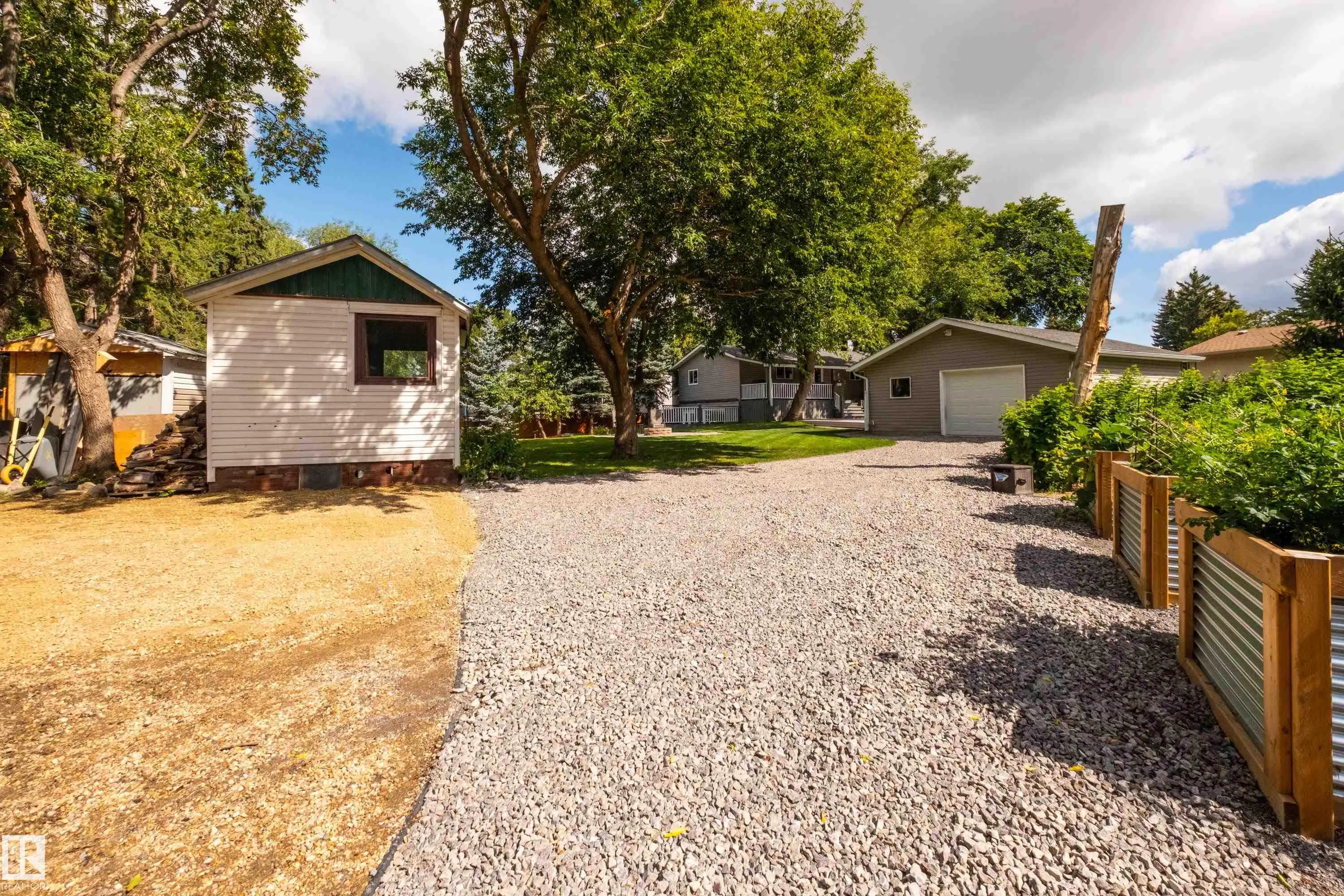 6 GOSSETT Place