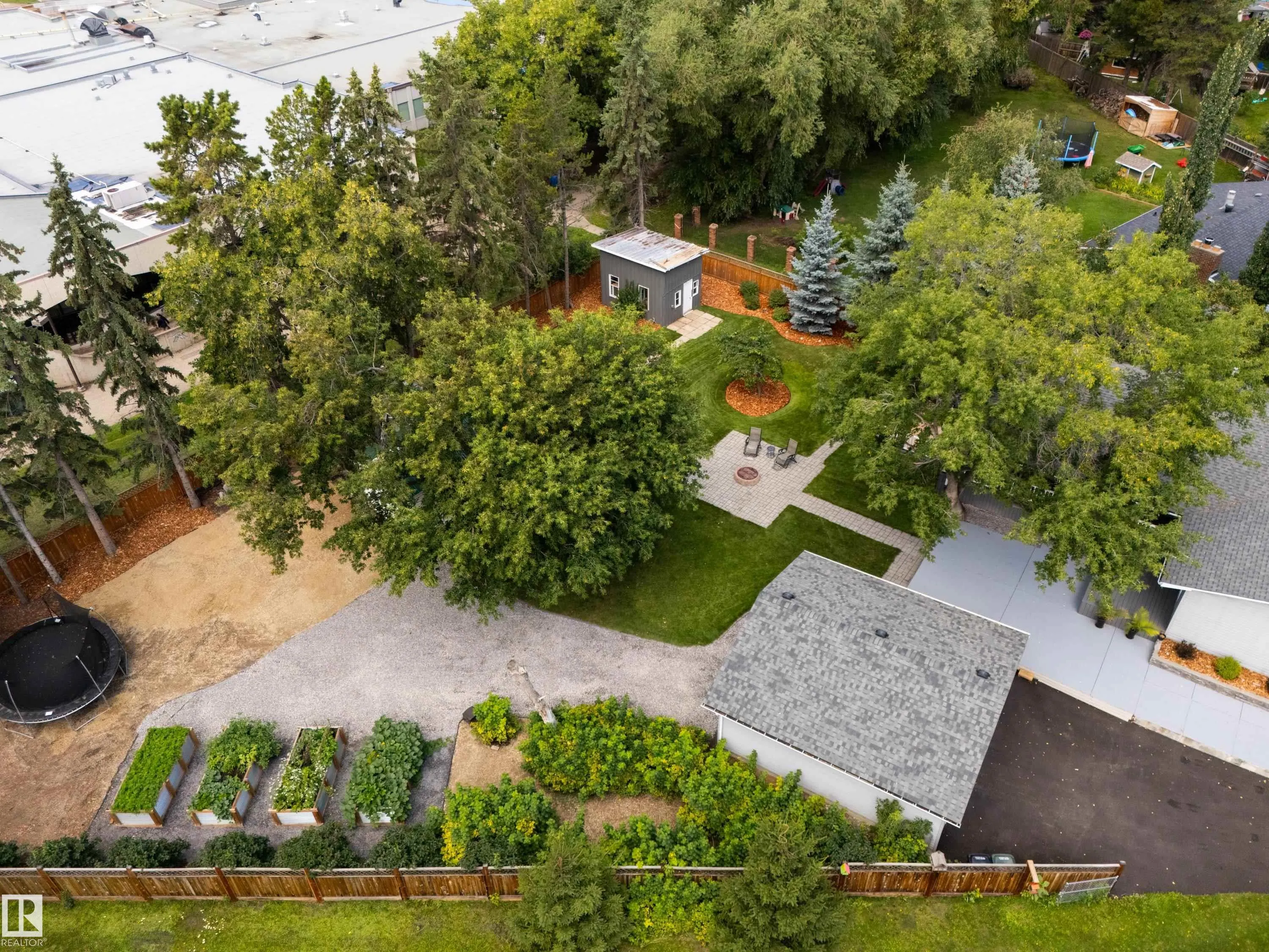 6 GOSSETT Place