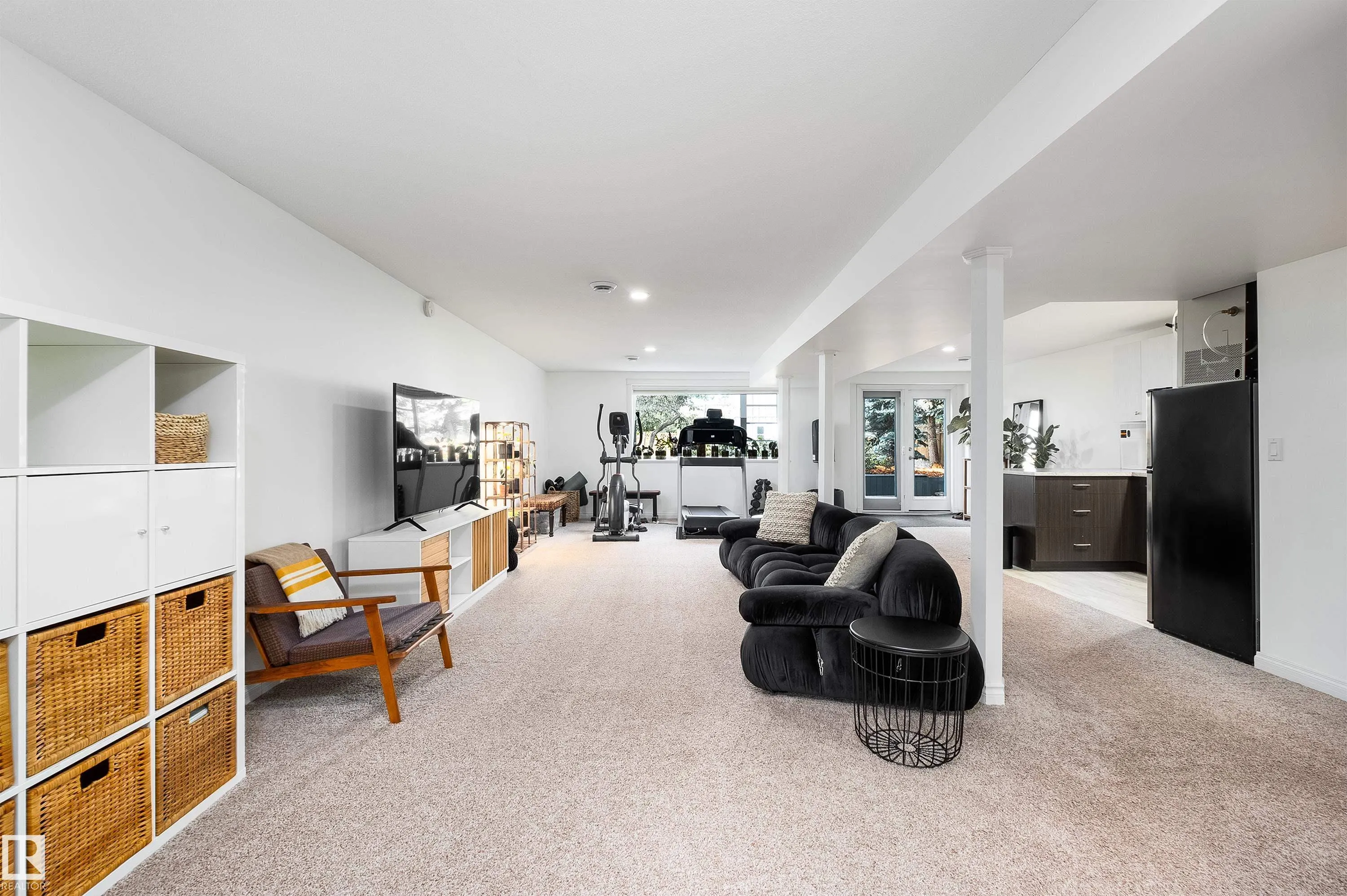 6 GOSSETT Place
