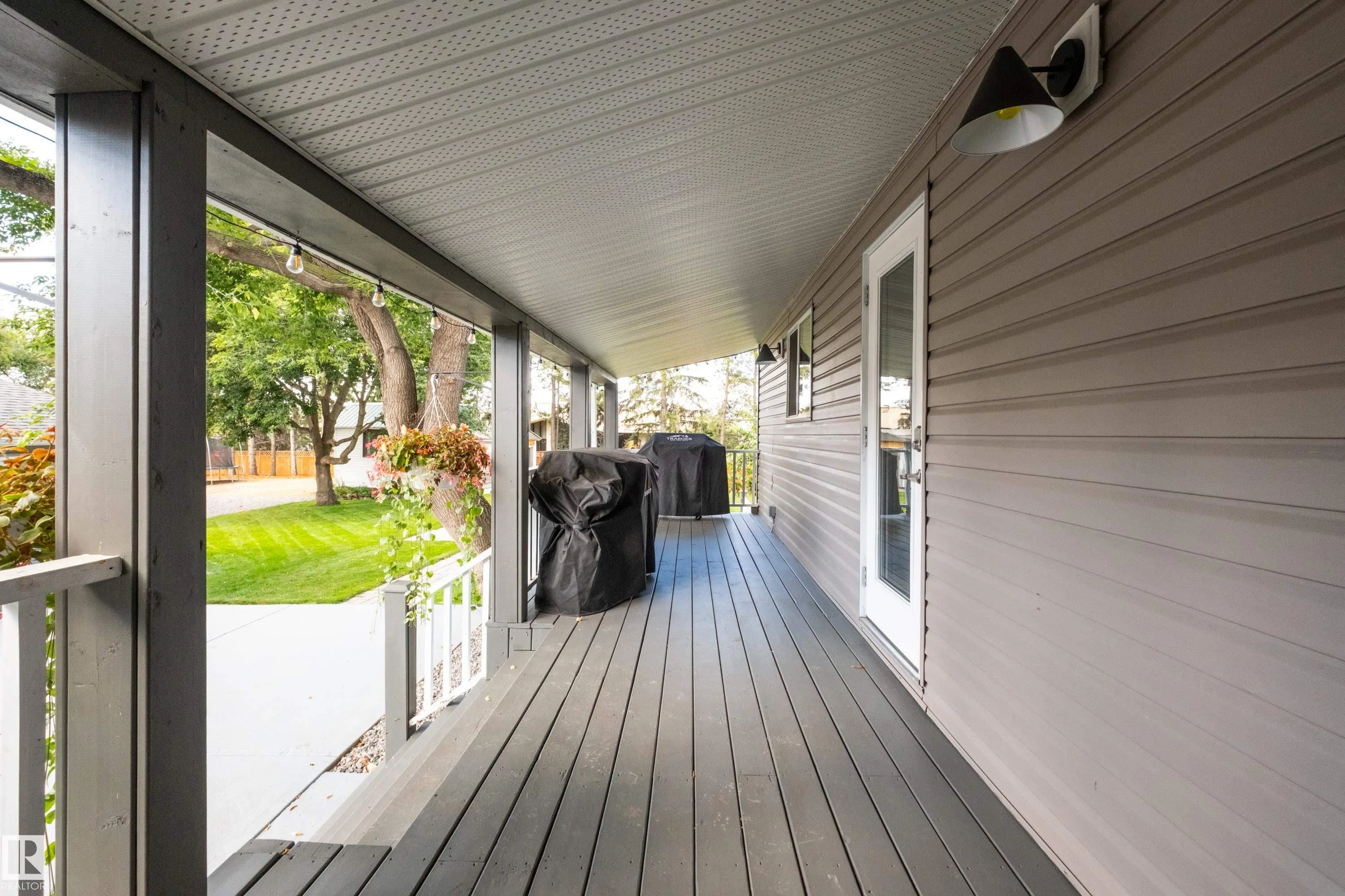 6 GOSSETT Place