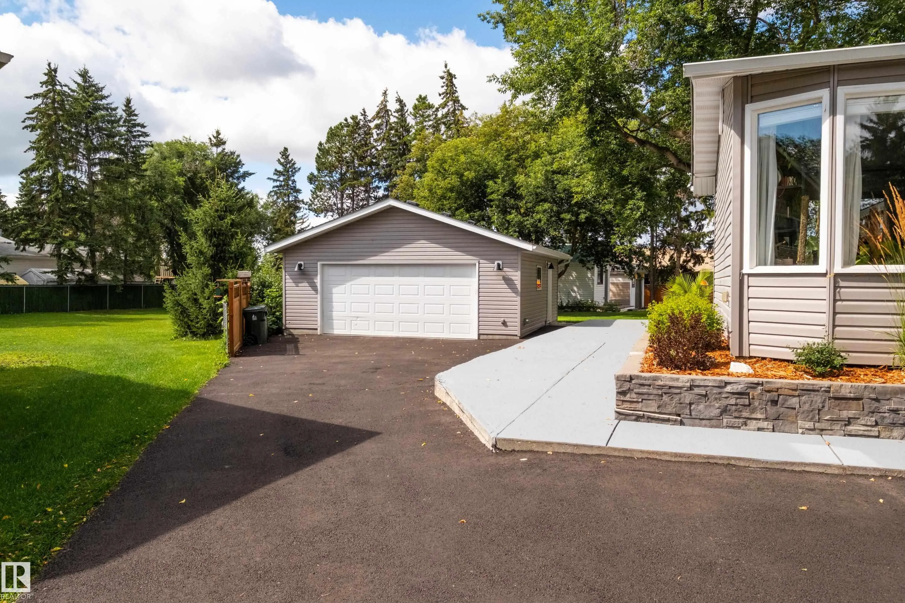 6 GOSSETT Place