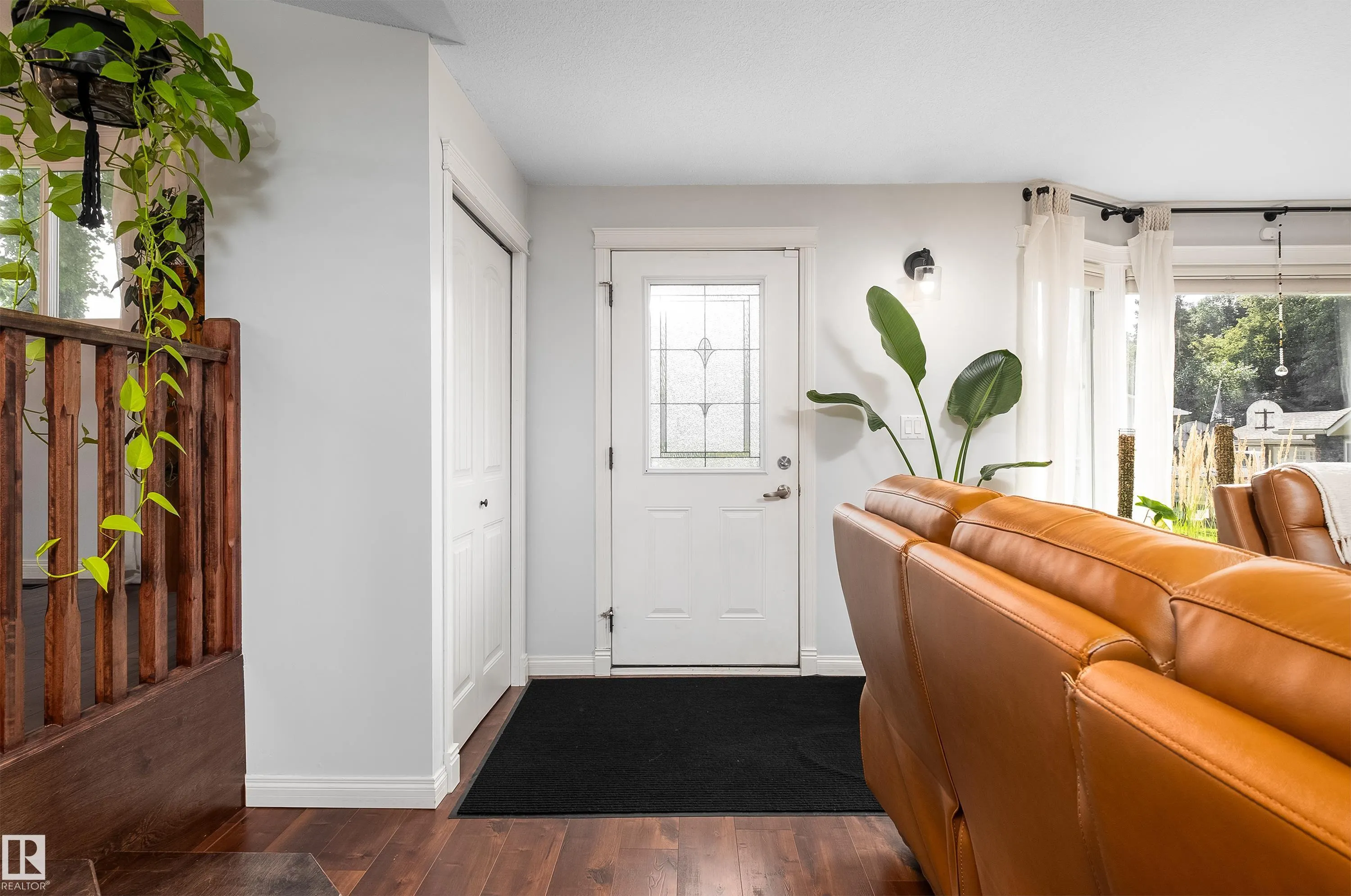 6 GOSSETT Place