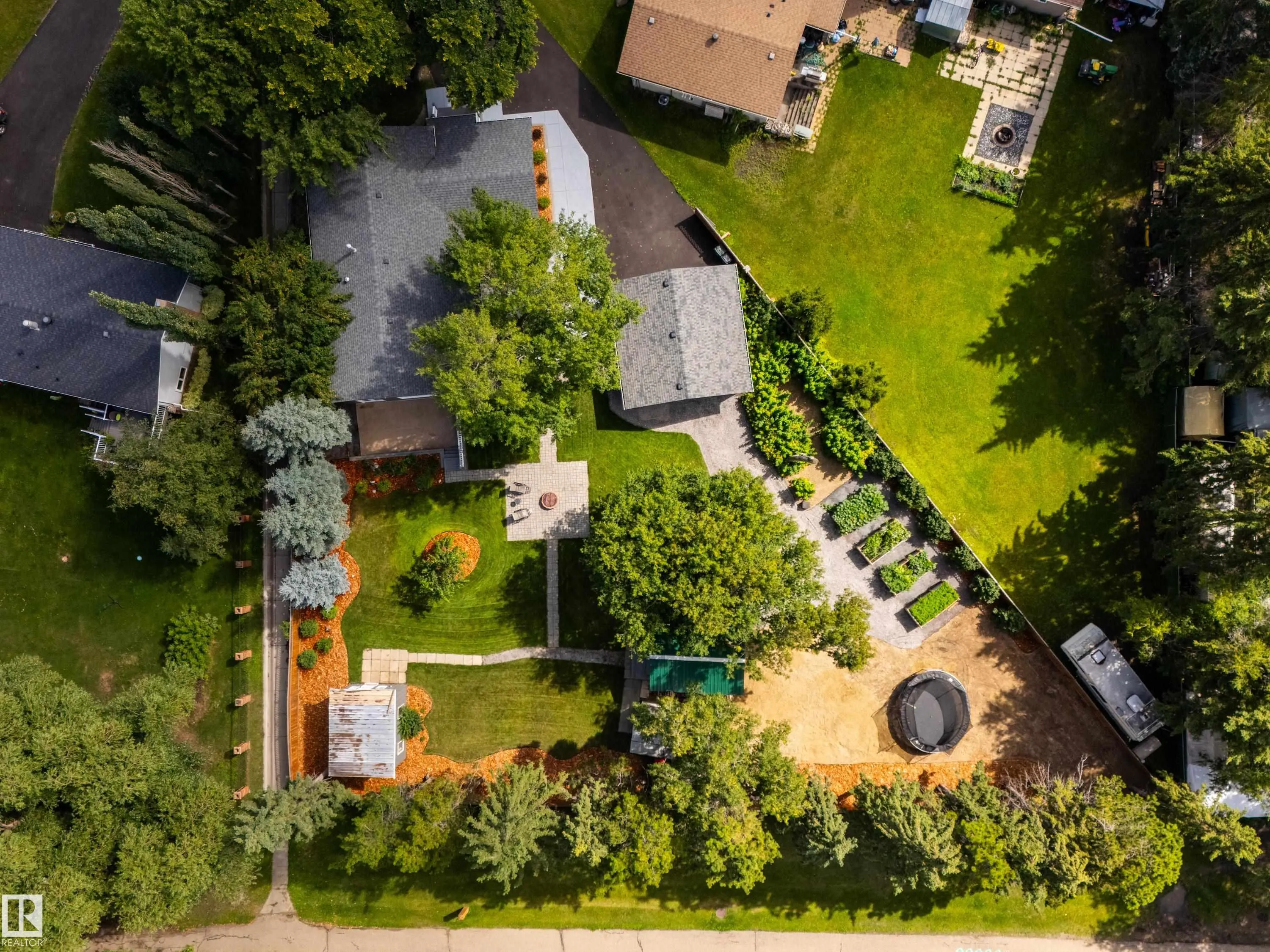 6 GOSSETT Place