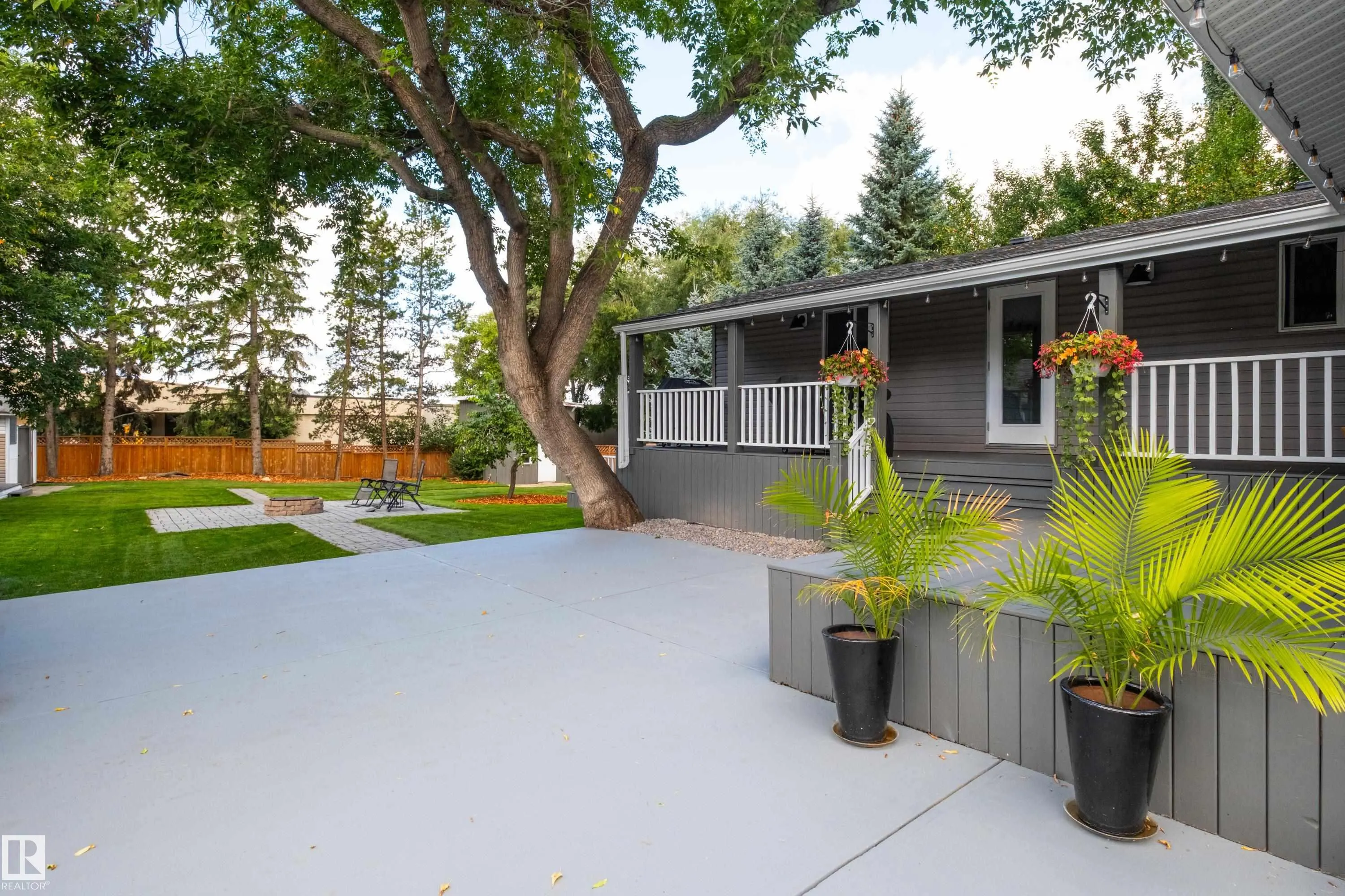 6 GOSSETT Place