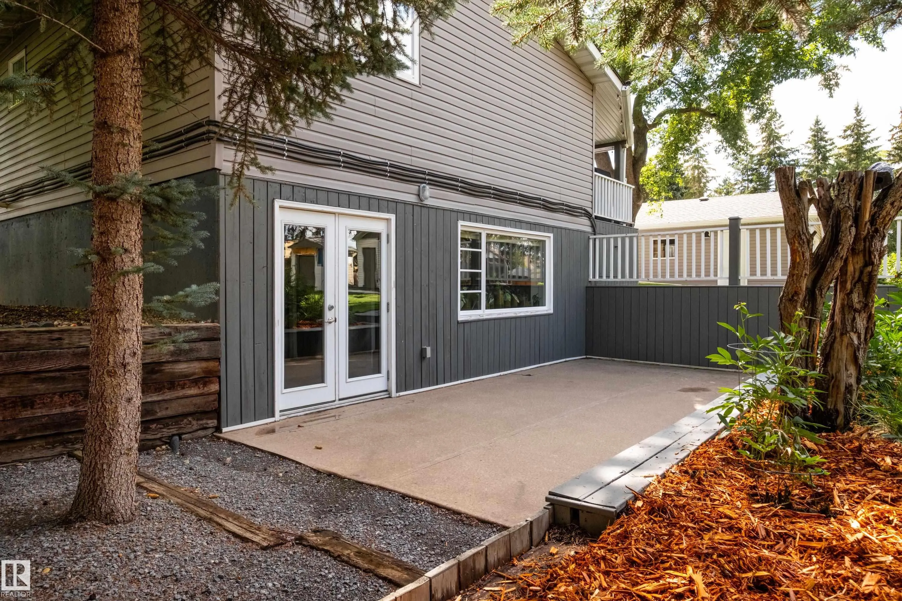6 GOSSETT Place