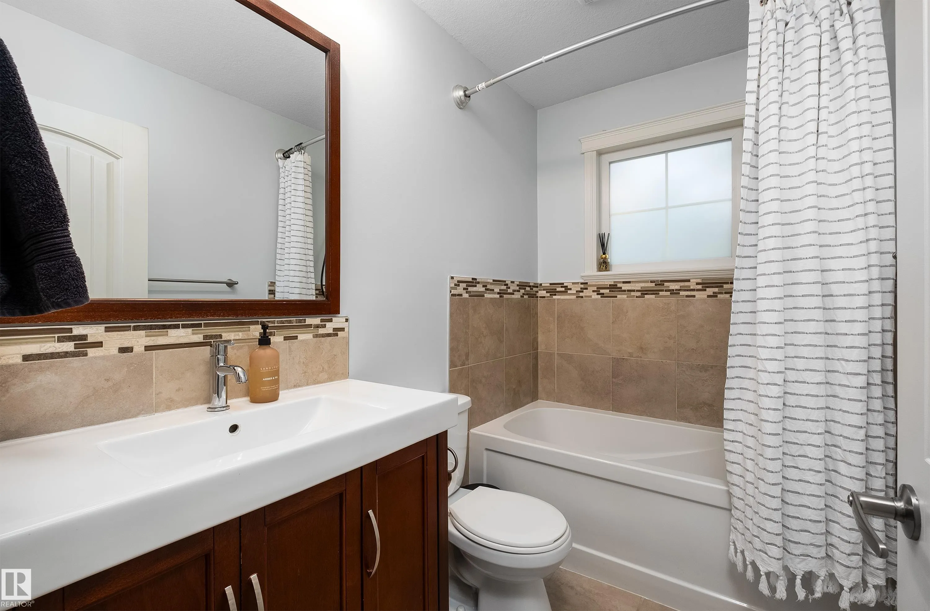 6 GOSSETT Place