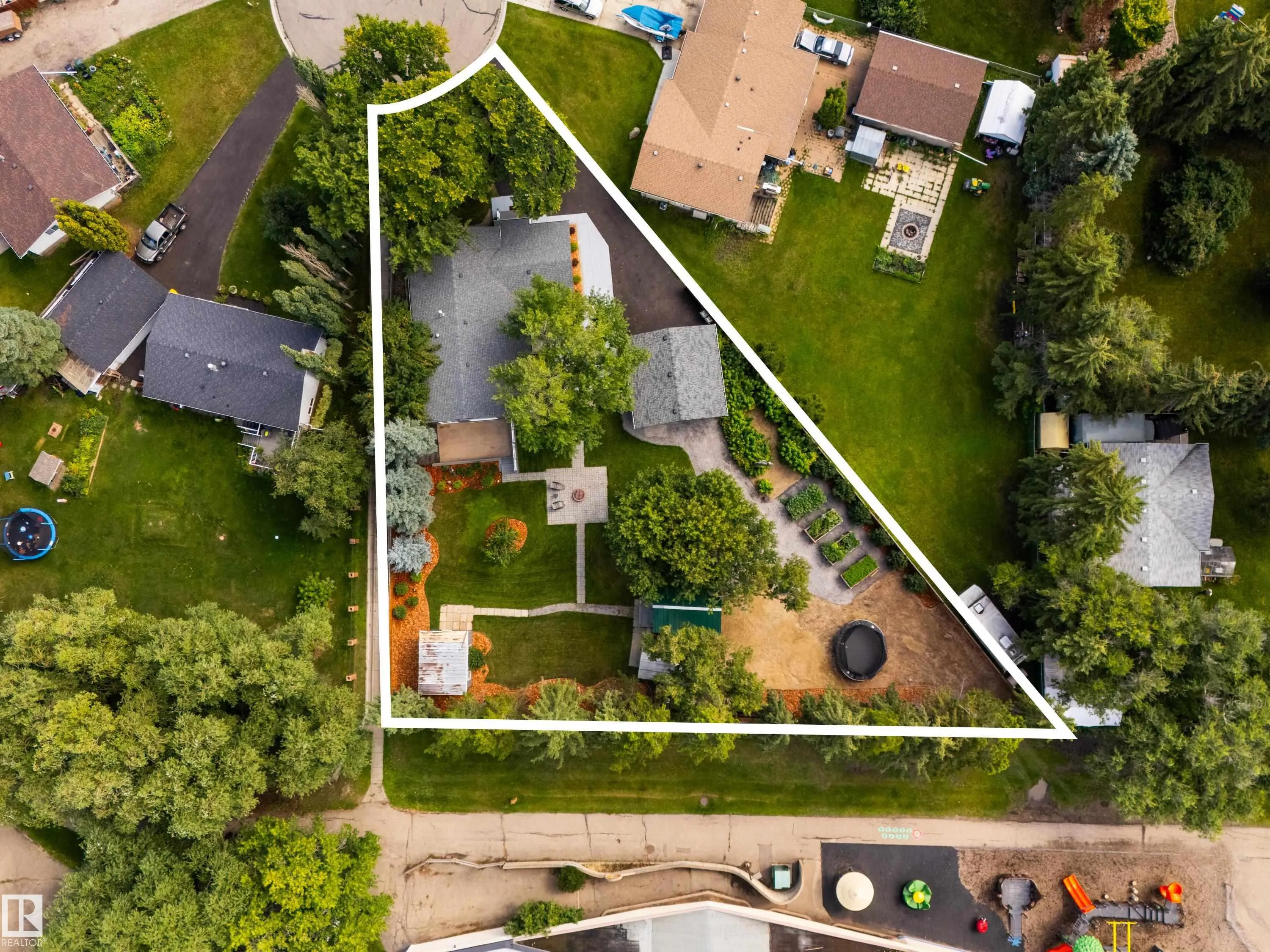 6 GOSSETT Place
