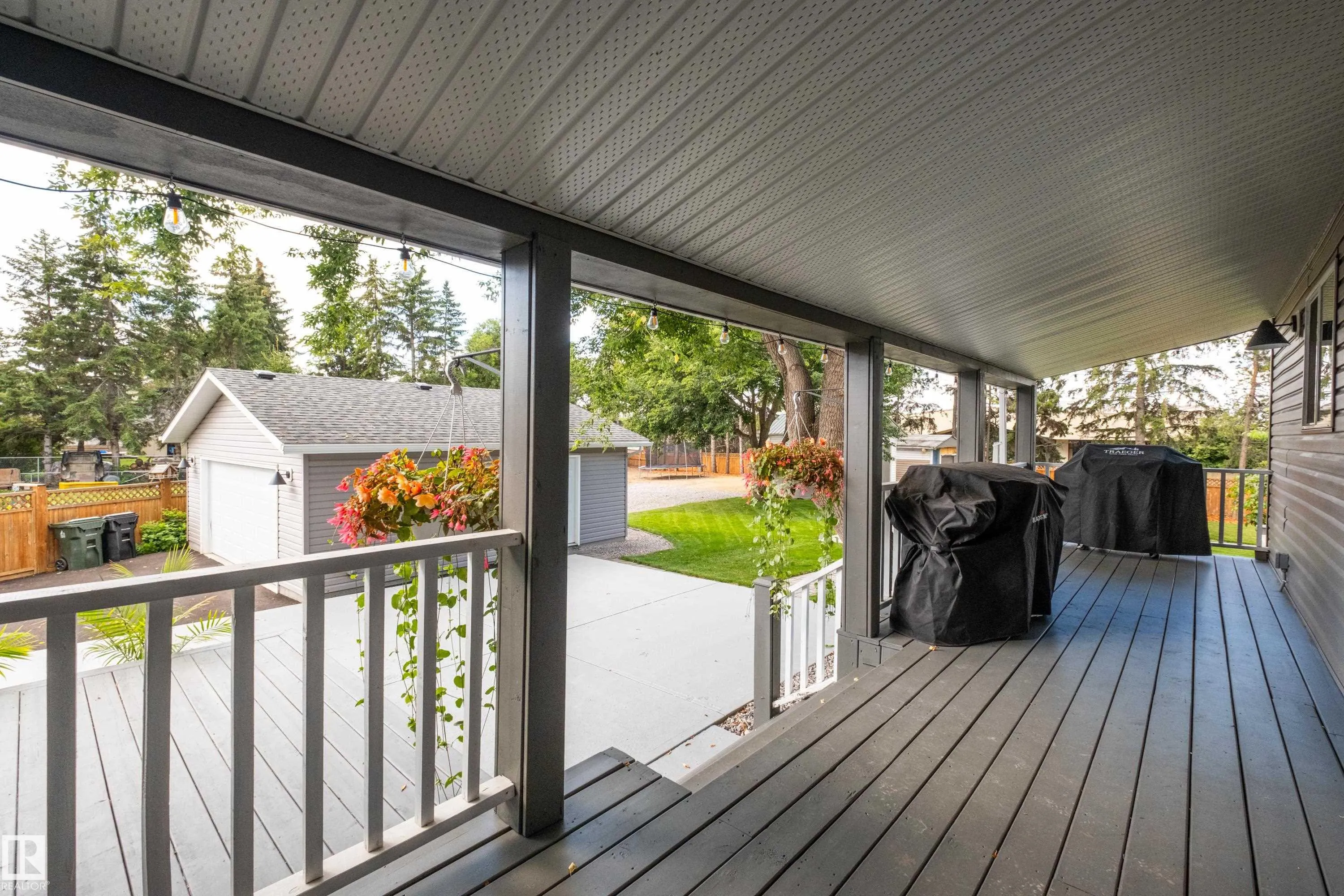 6 GOSSETT Place