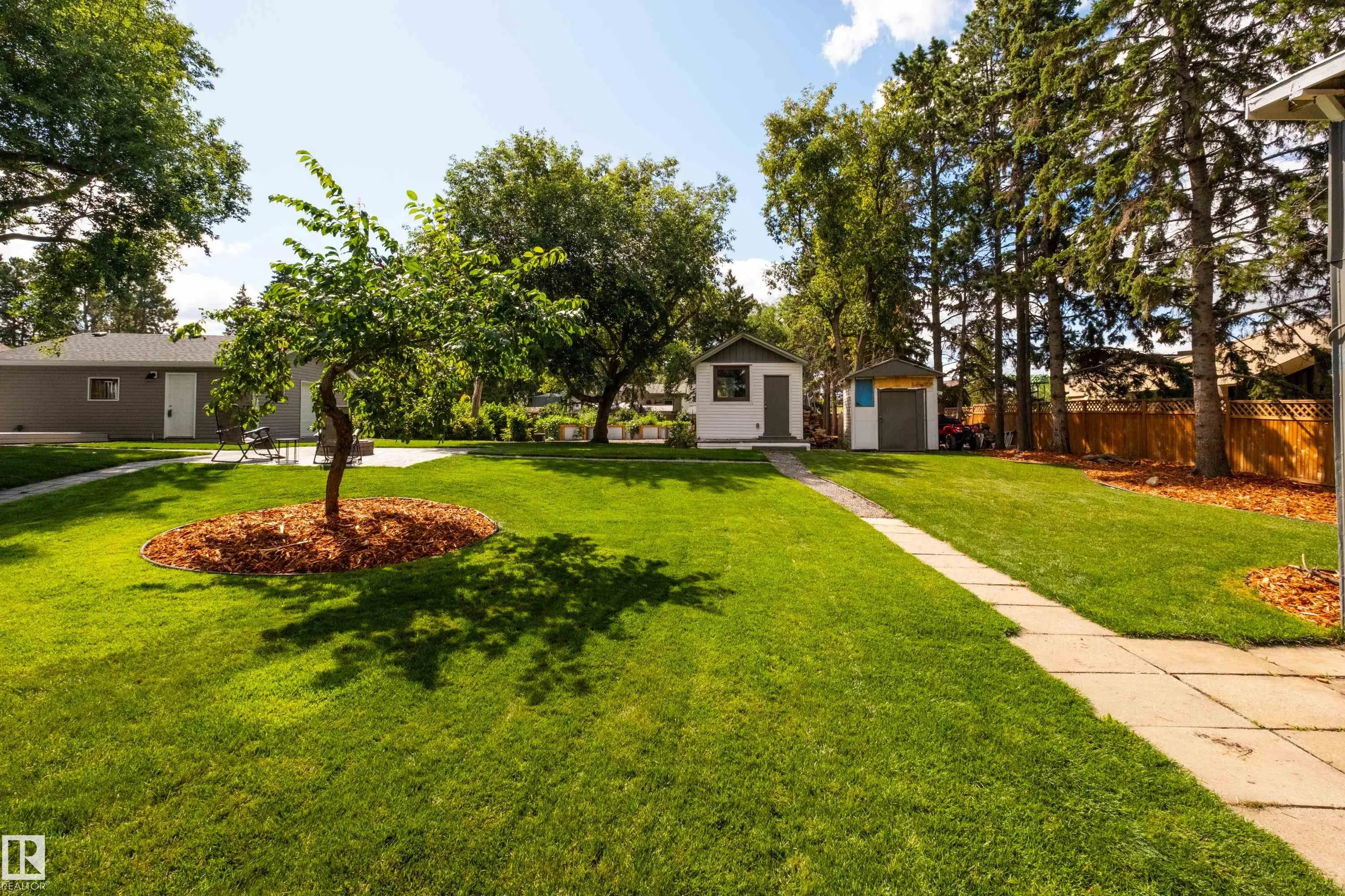 6 GOSSETT Place