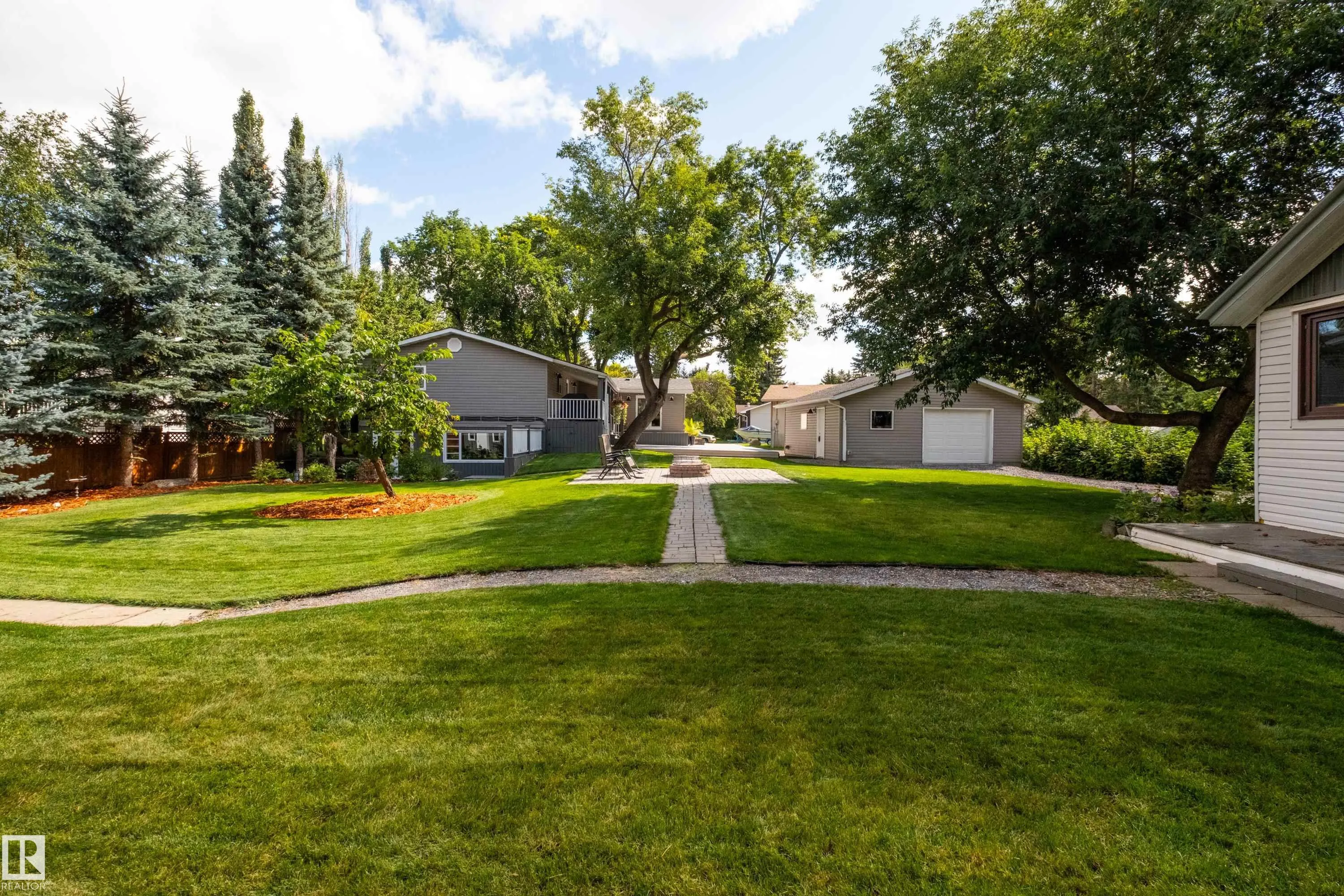 6 GOSSETT Place