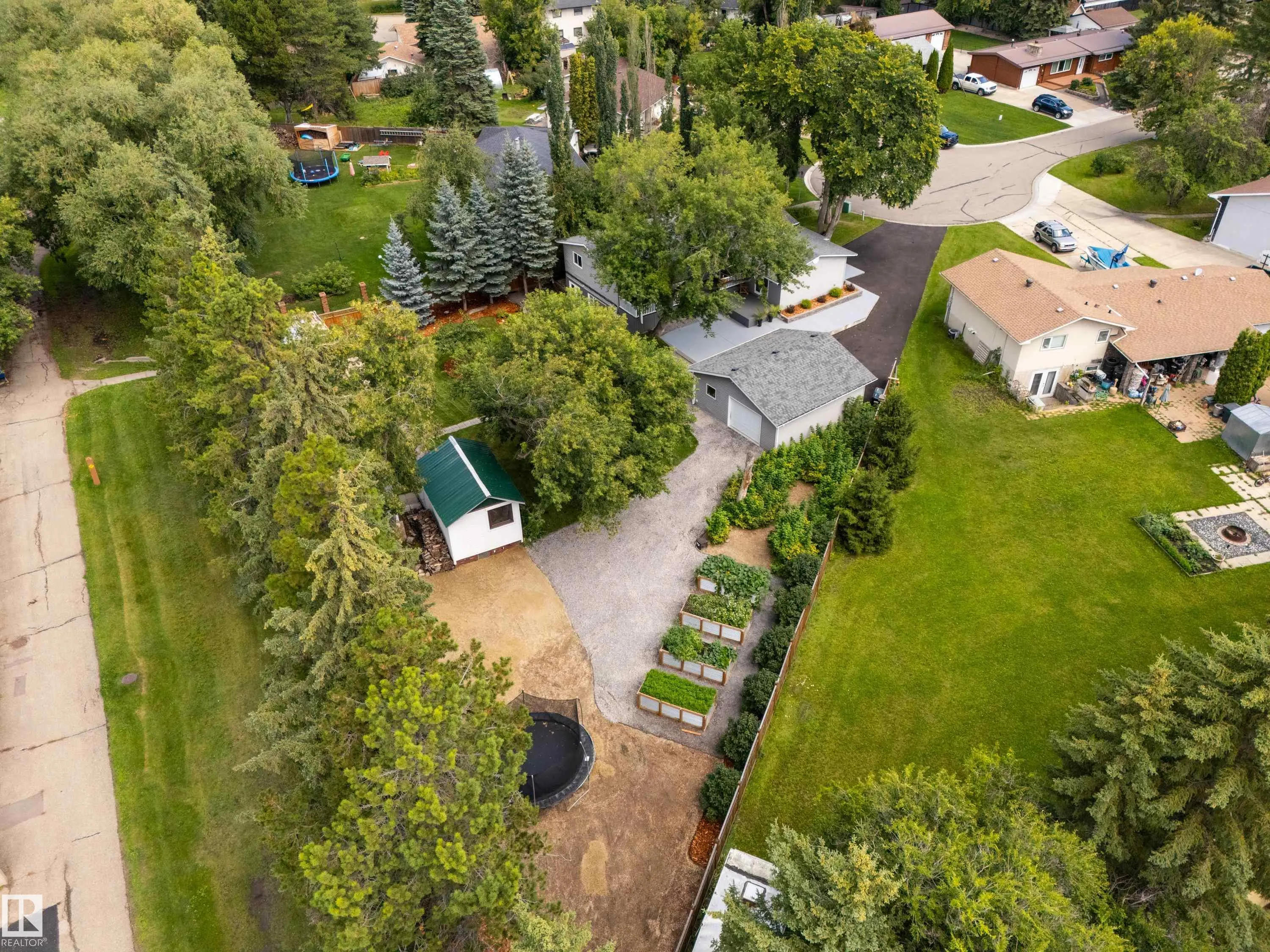 6 GOSSETT Place