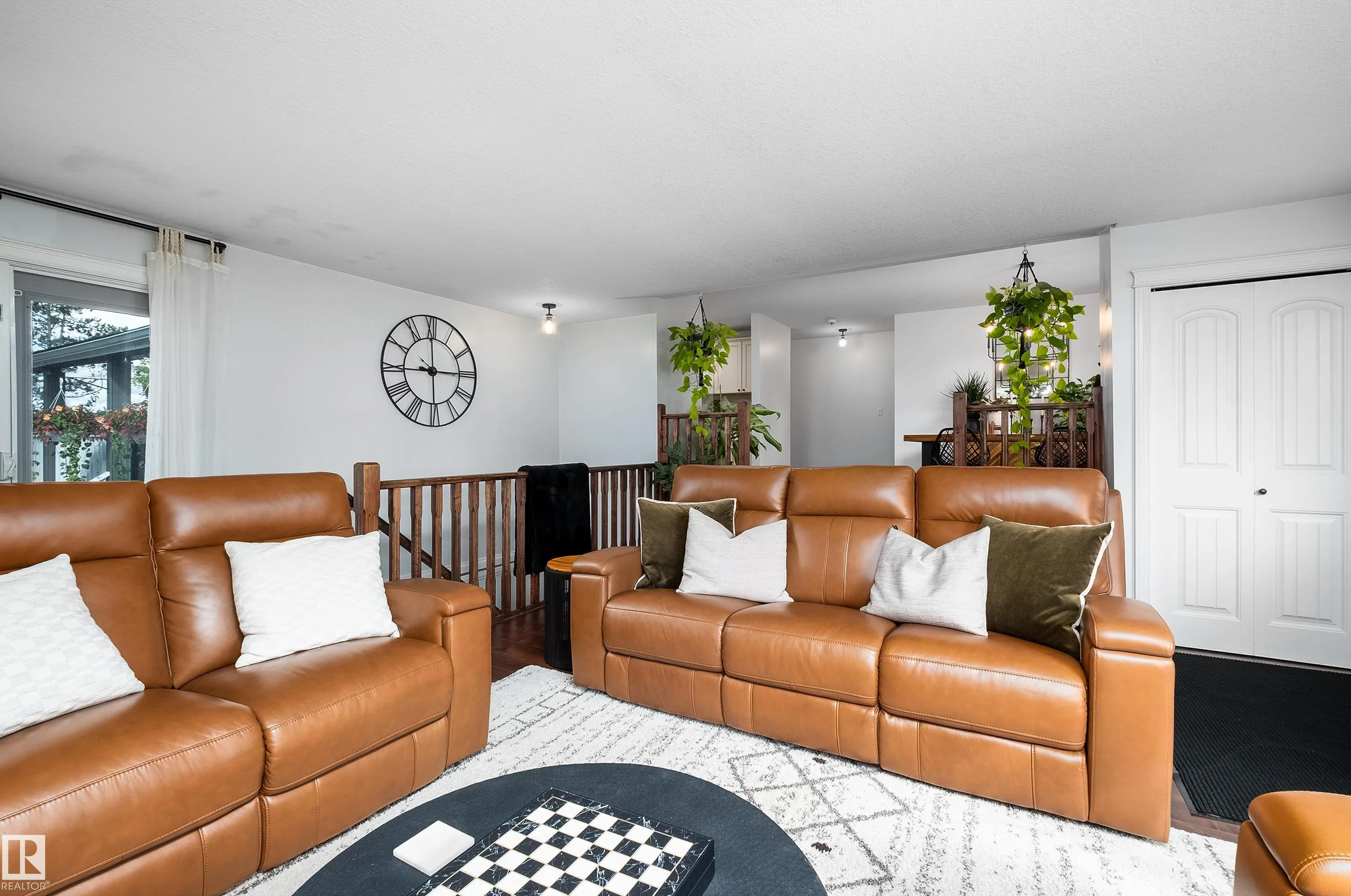 6 GOSSETT Place