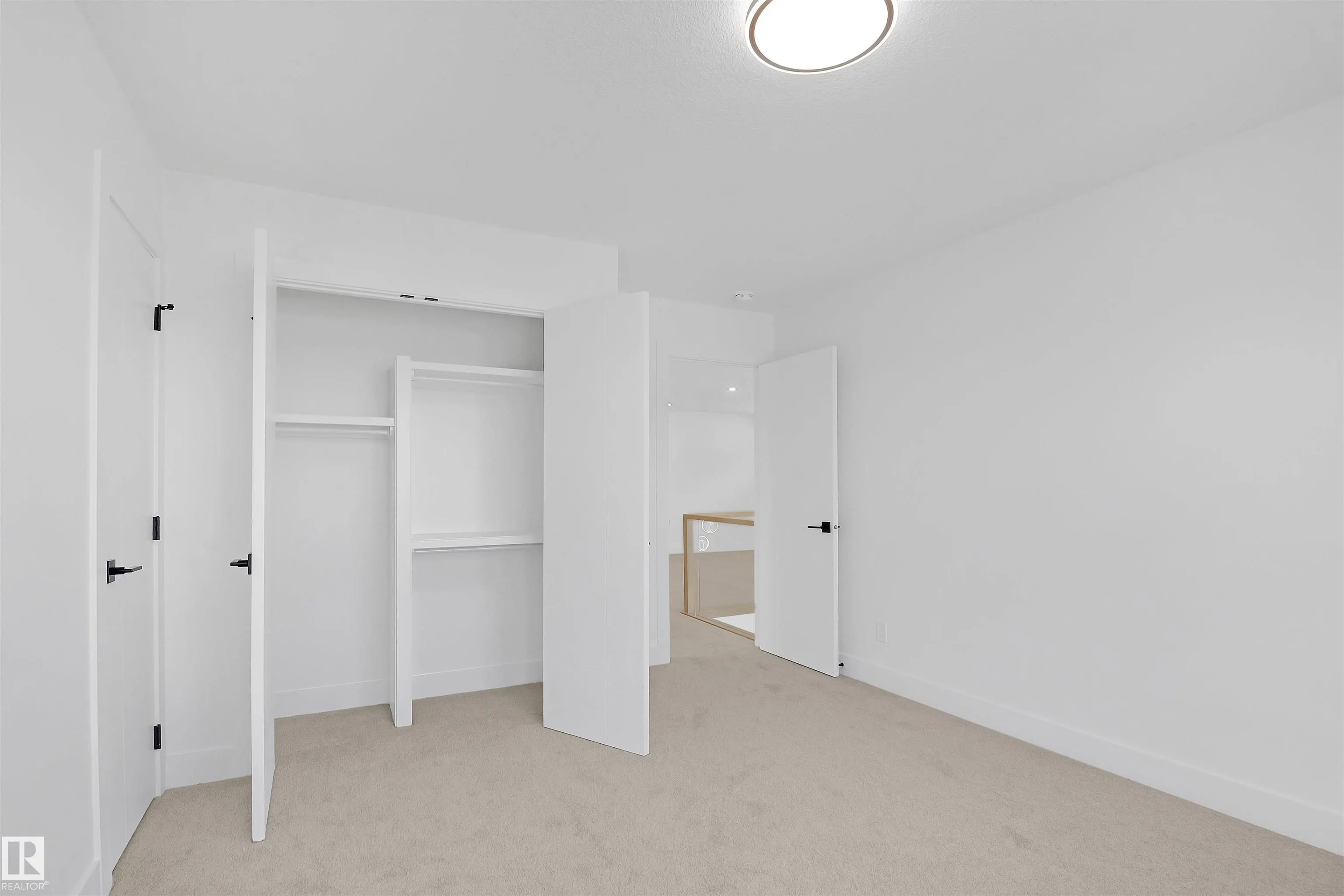 15043 15 Street