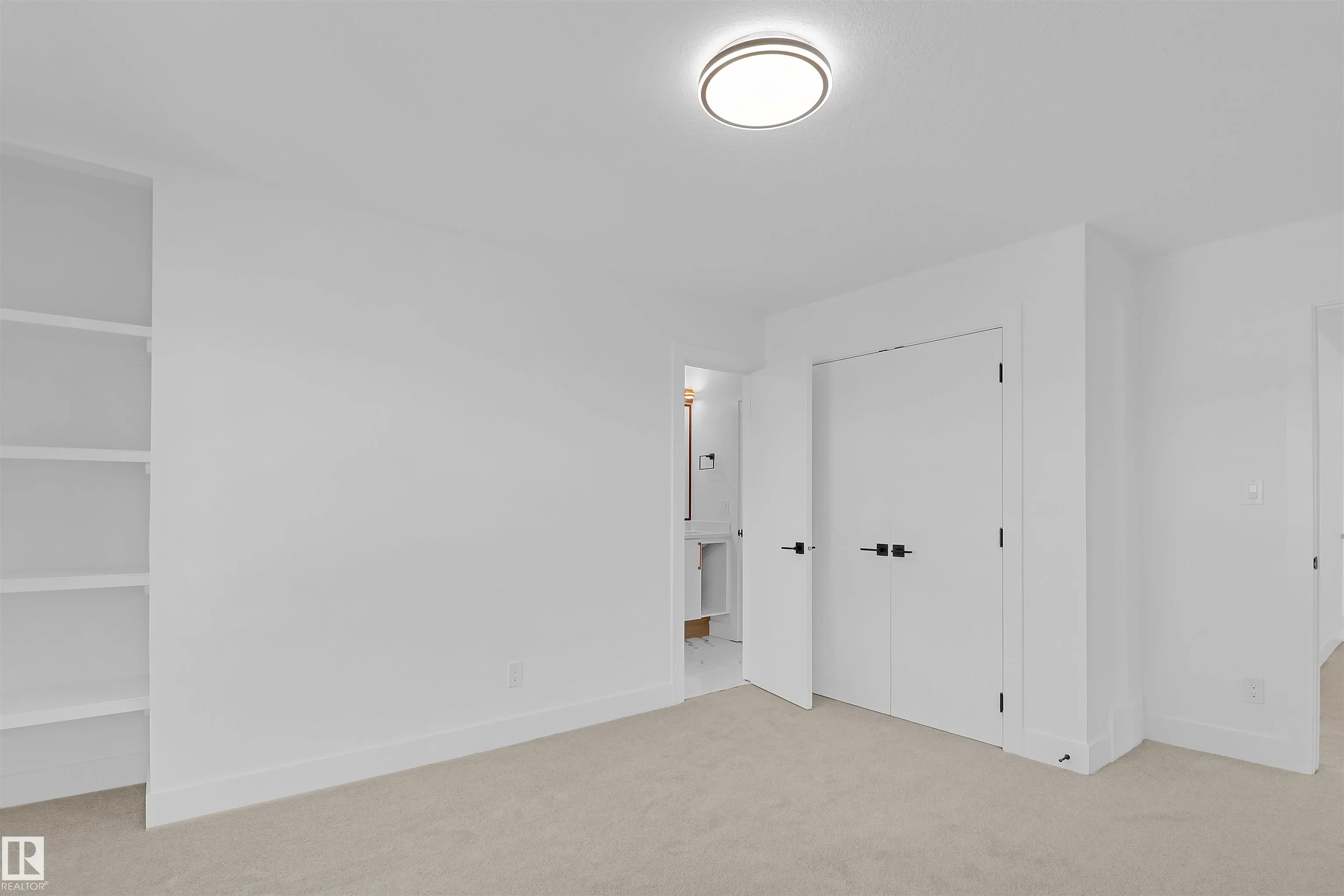 15043 15 Street