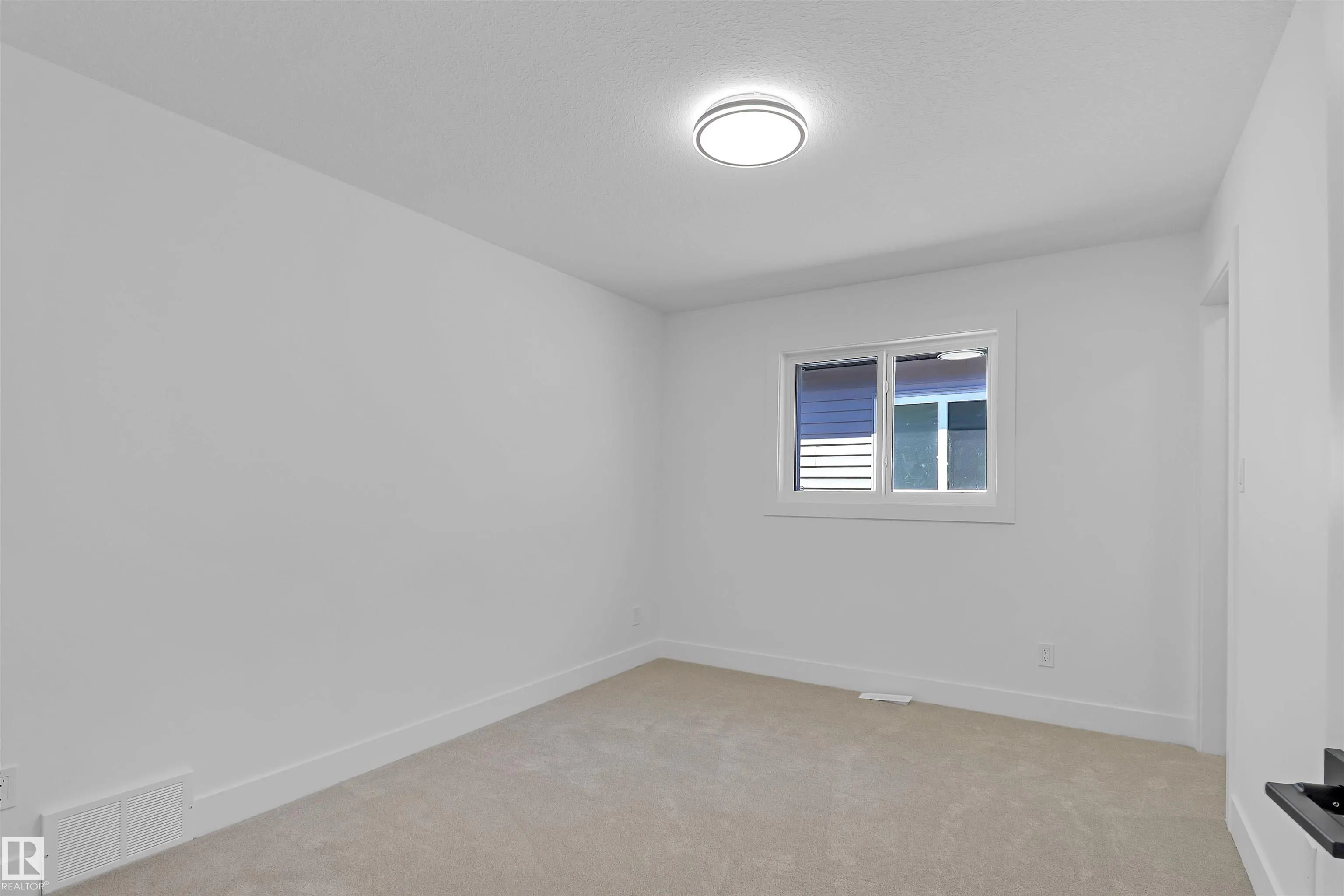 15043 15 Street