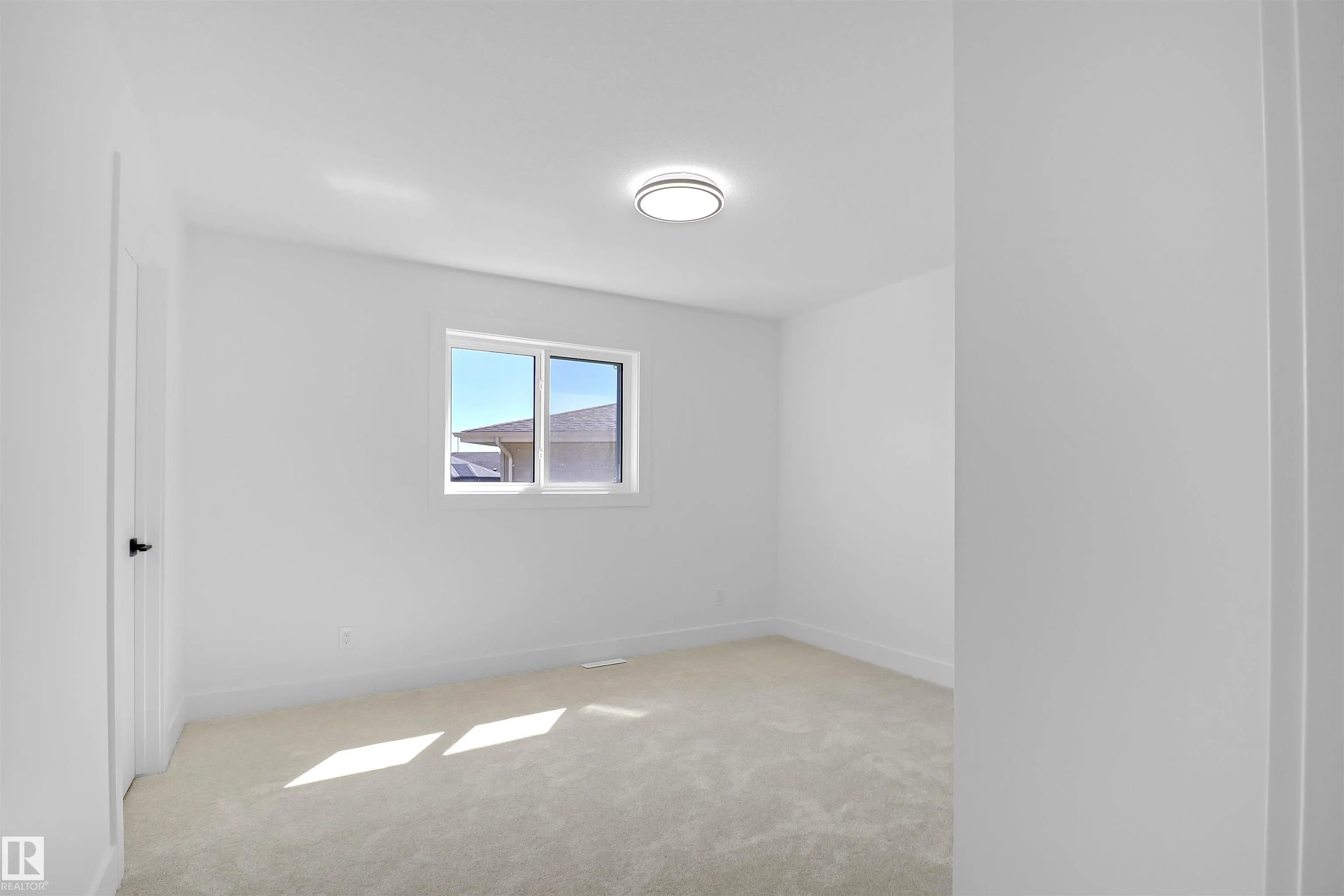 15043 15 Street