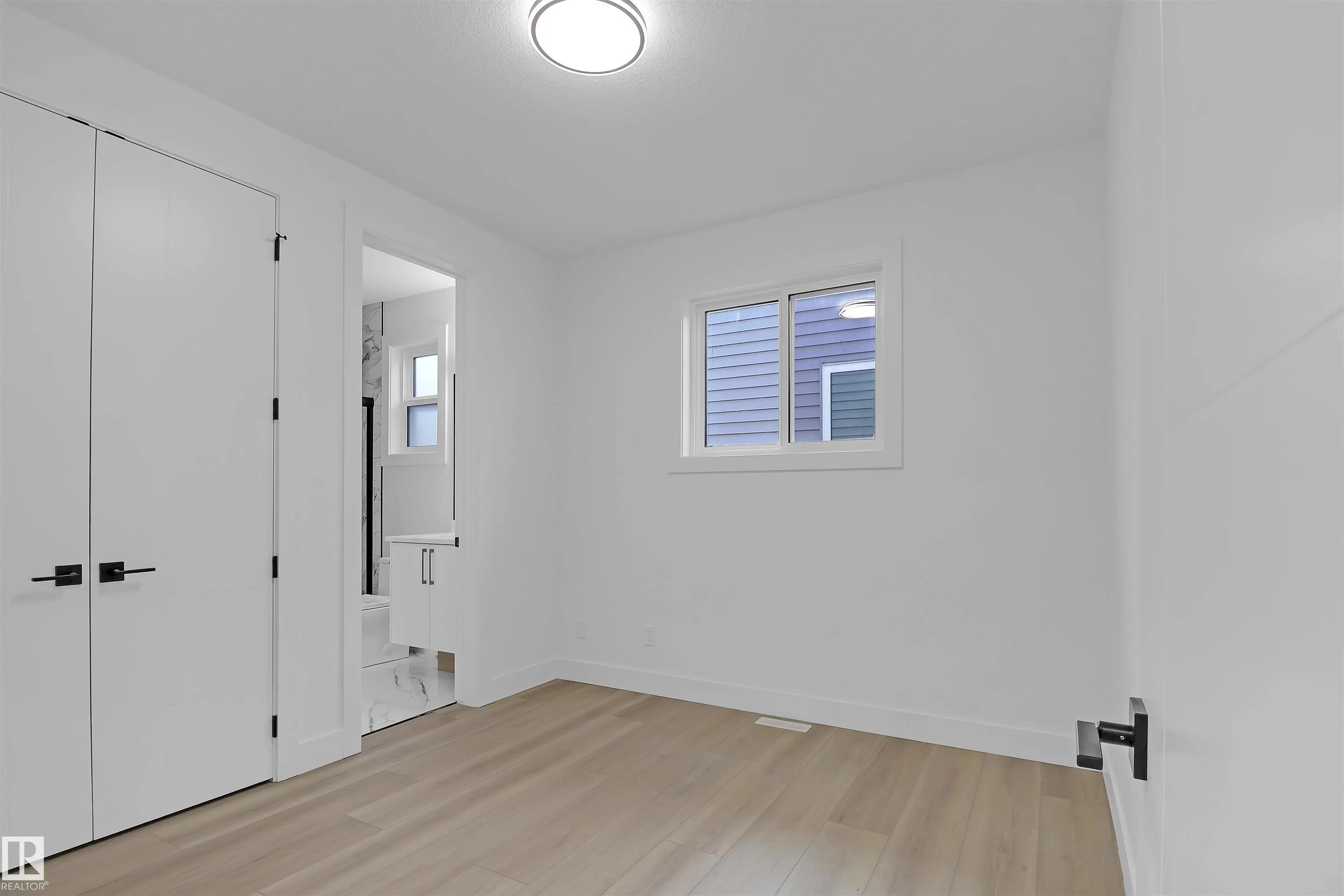 15043 15 Street