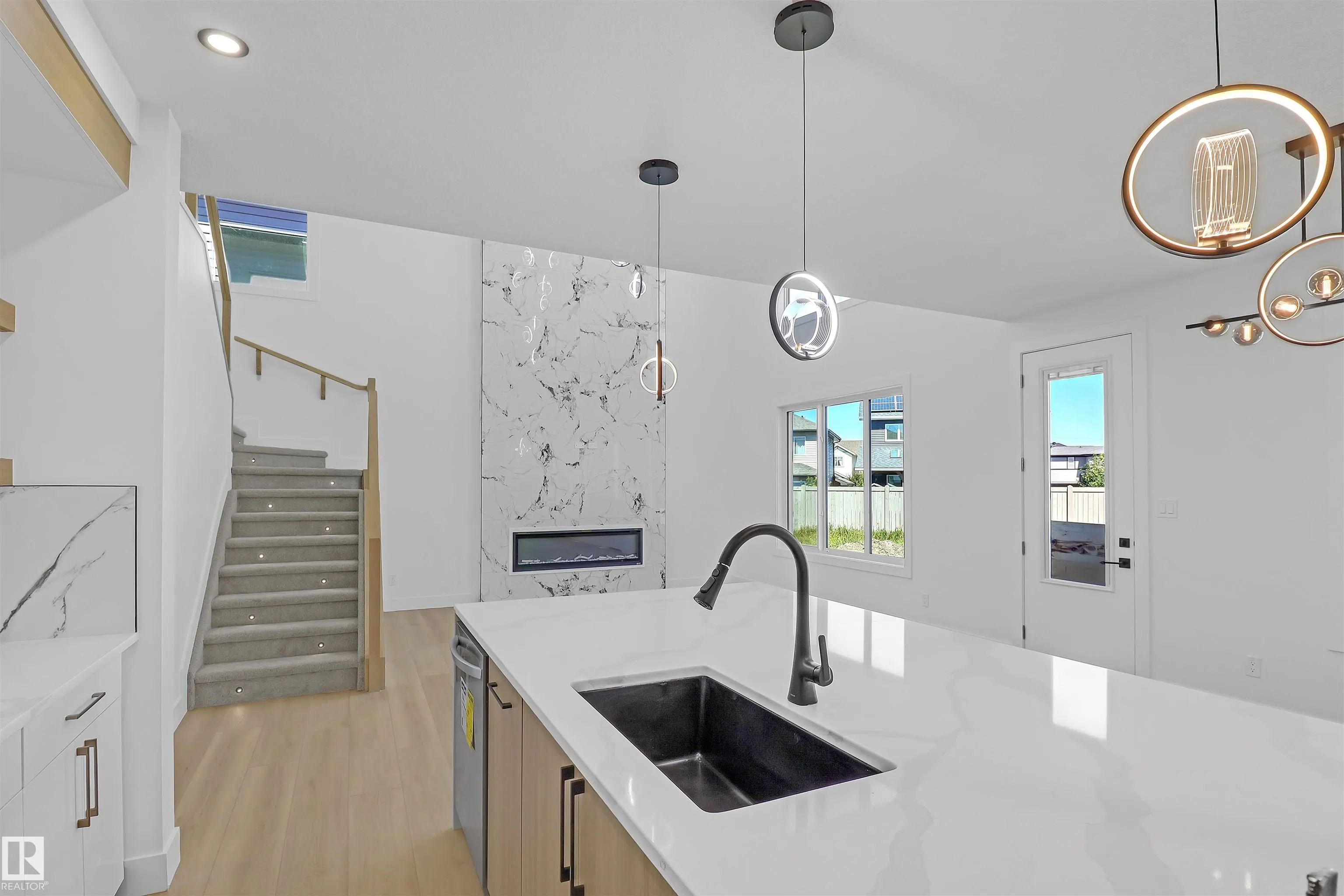 15043 15 Street