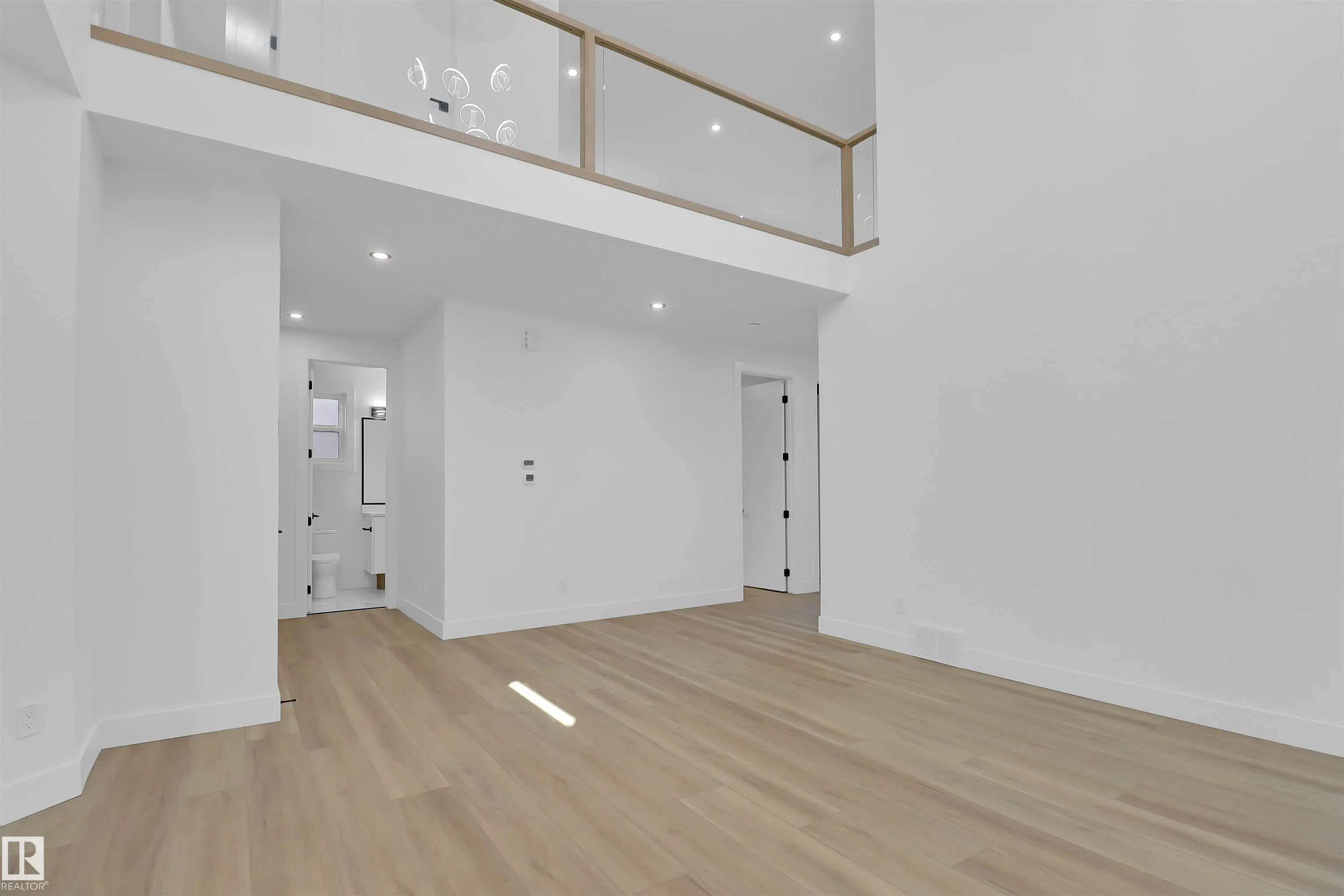 15043 15 Street